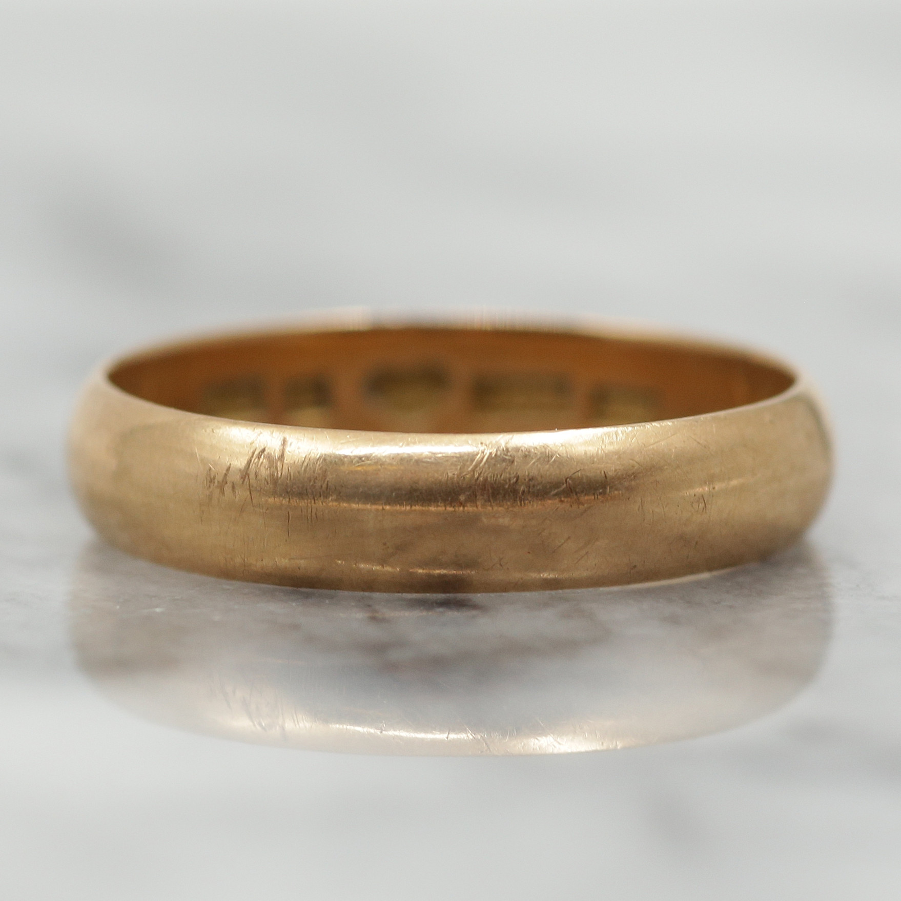JOHAN SVENSSON (1886–1967) 18K GULDRING, KALMAR H9 (1958).