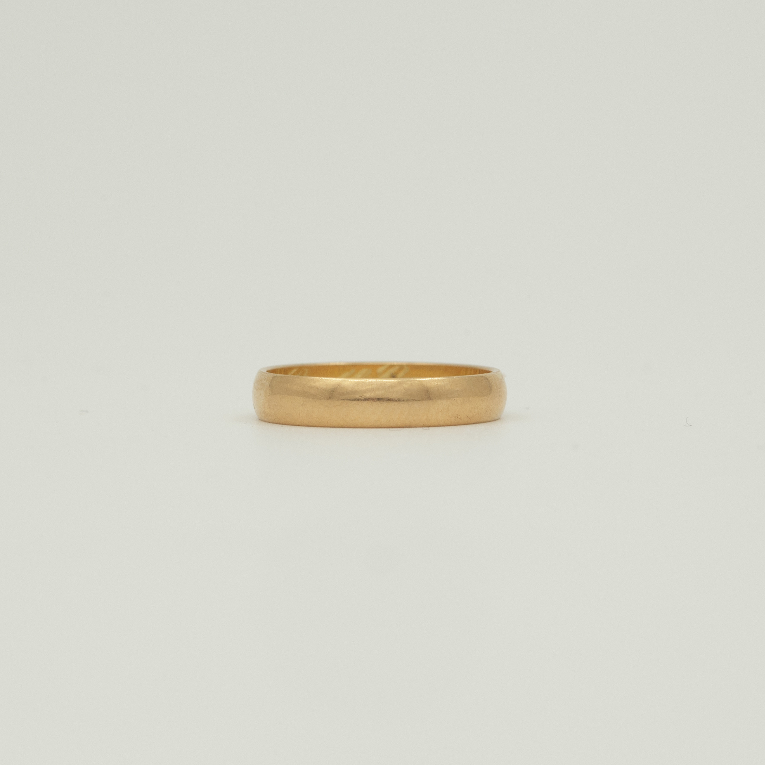 JOHAN SVENSSON (1886–1967) 18K GULDRING, KALMAR H9 (1958).