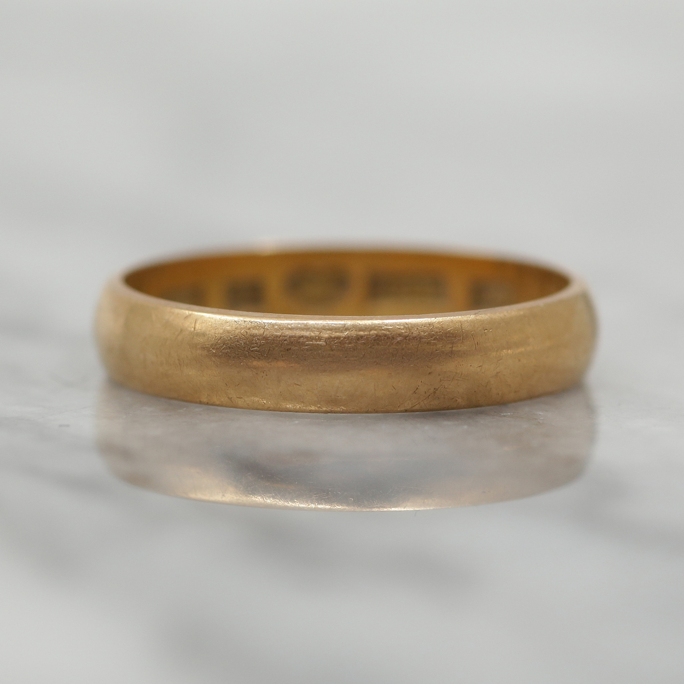 JOHAN SVENSSON (1886–1967) 18K GULDRING, KALMAR I9 (1959).