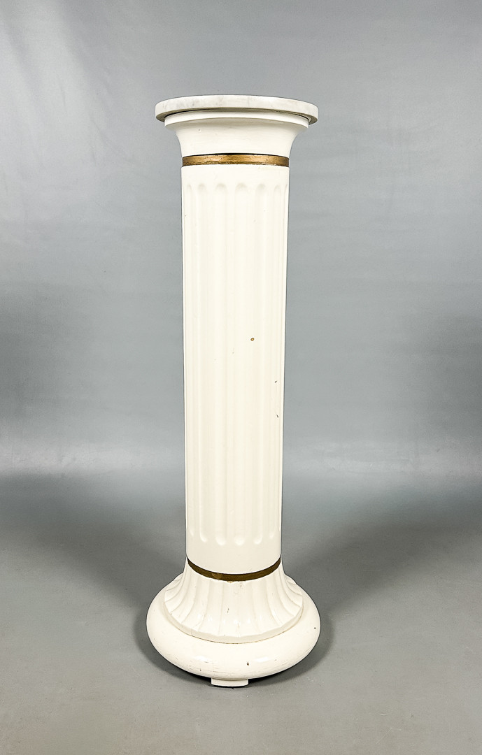 PIEDESTAL, Empirstil, Bemålad trä och alabaster, 1900-tal.