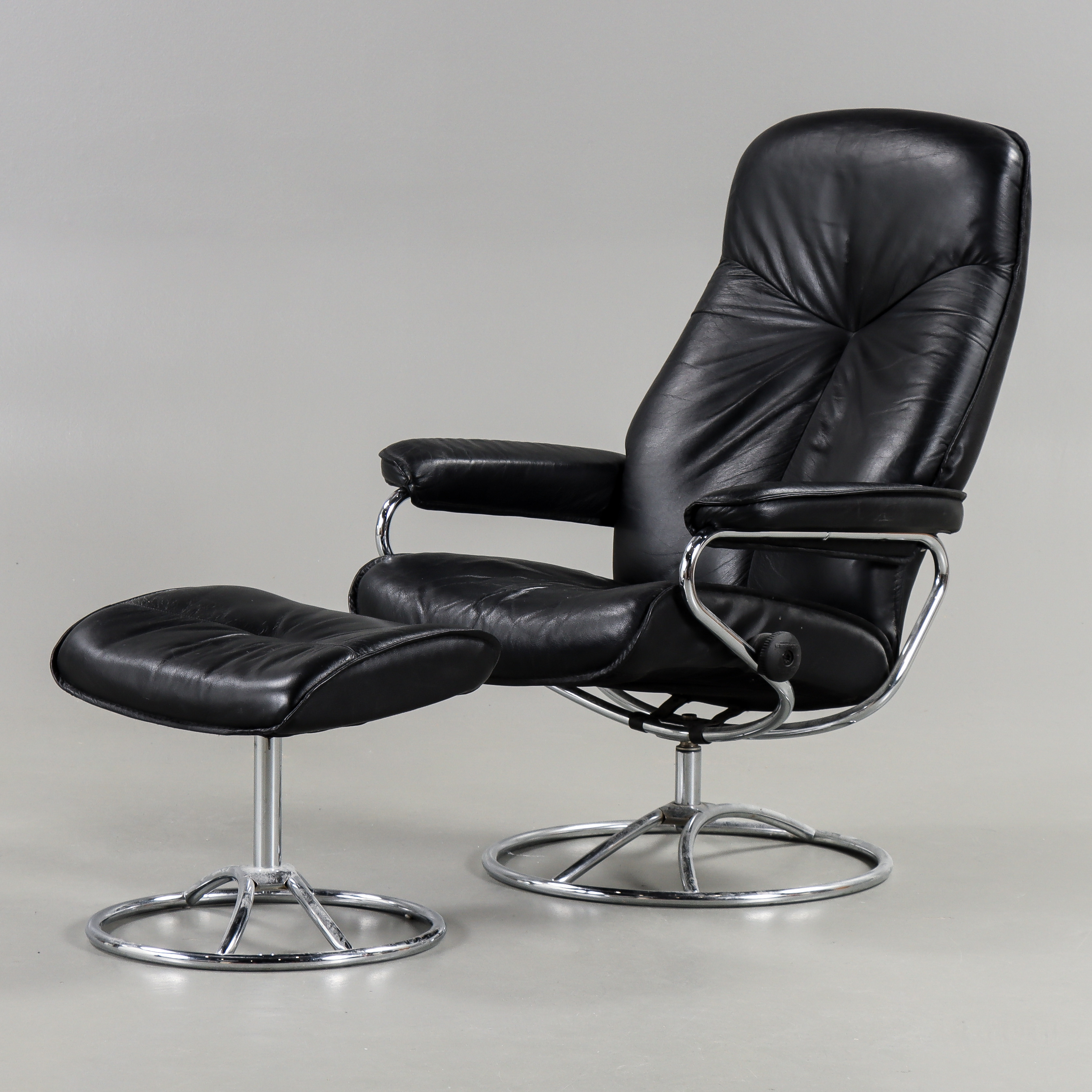 SNURRFÅTÖLJ Med fotpall "Stressless" Ekornes, Norge 1970-tal.