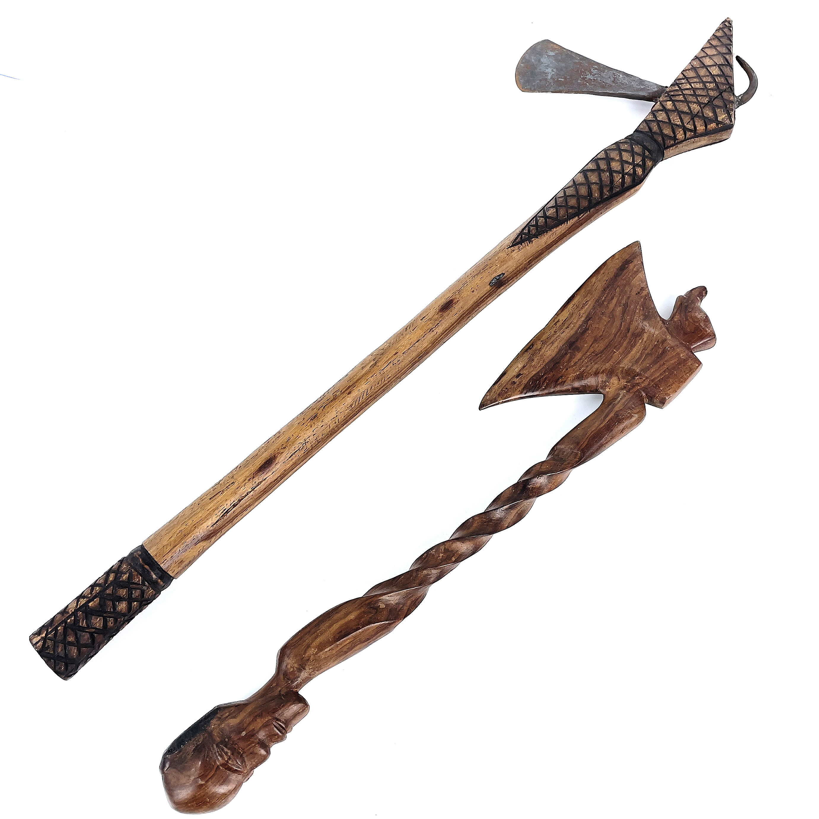 YXOR, 2 st. Snidat trä/metall, möjligen Afrika.