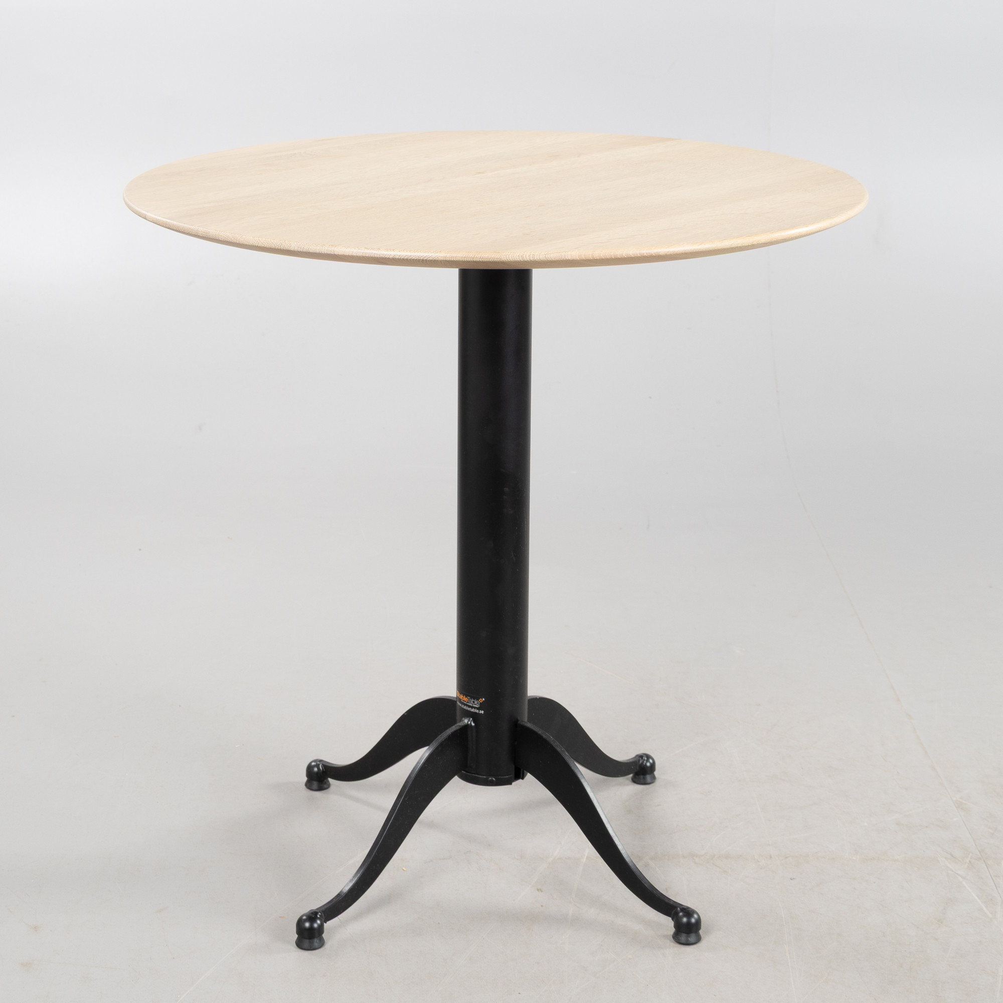 NANNA DITZEL. Cafébord, med underrede från Table Stable, samtida.