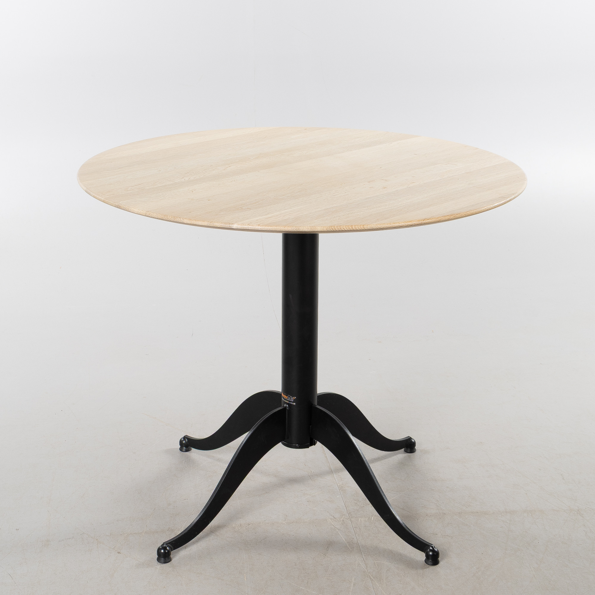 NANNA DITZEL. Cafébord, med underrede från Table Stable, samtida.