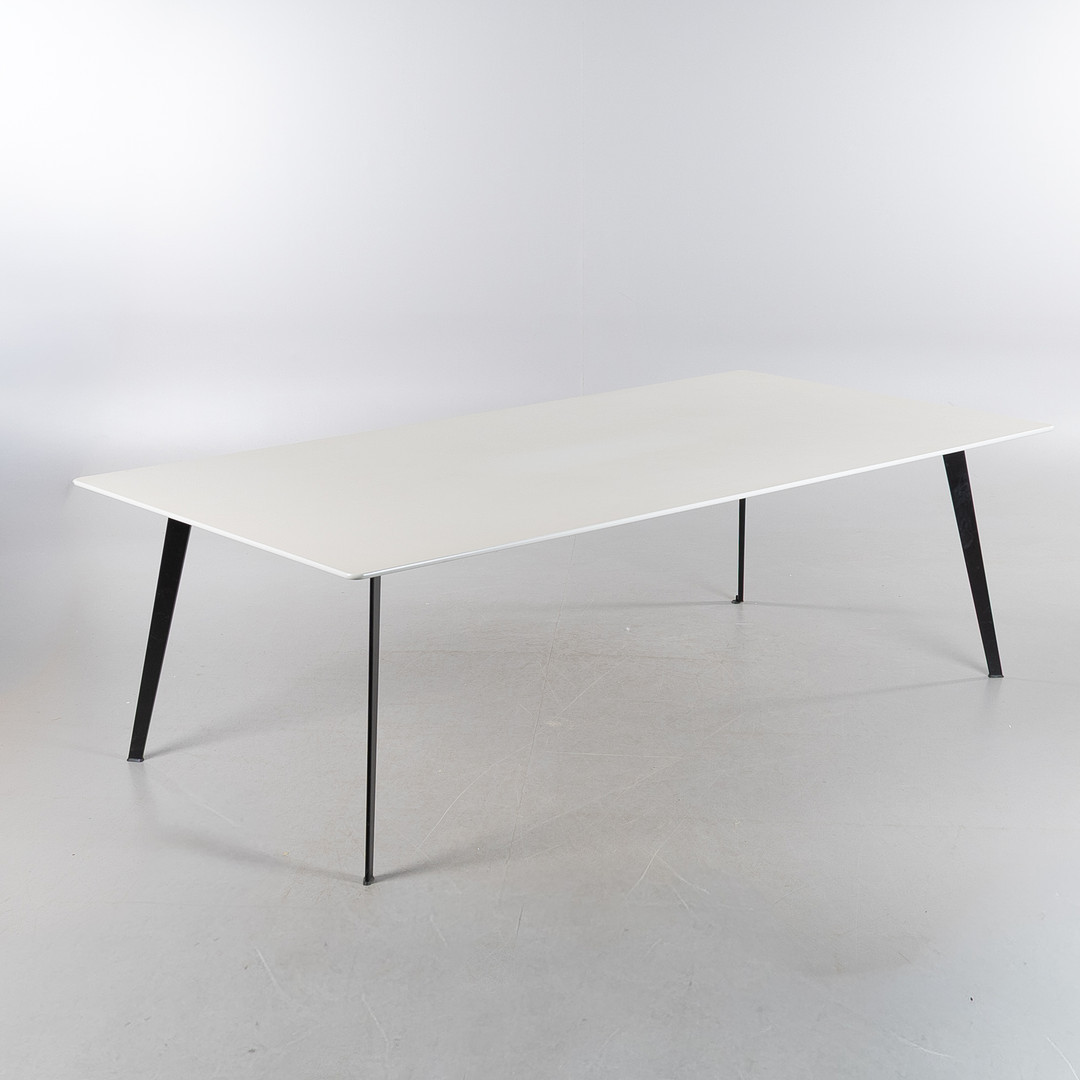 JAKOB WAGNER. Bord, "JW2510", Montana, samtida.