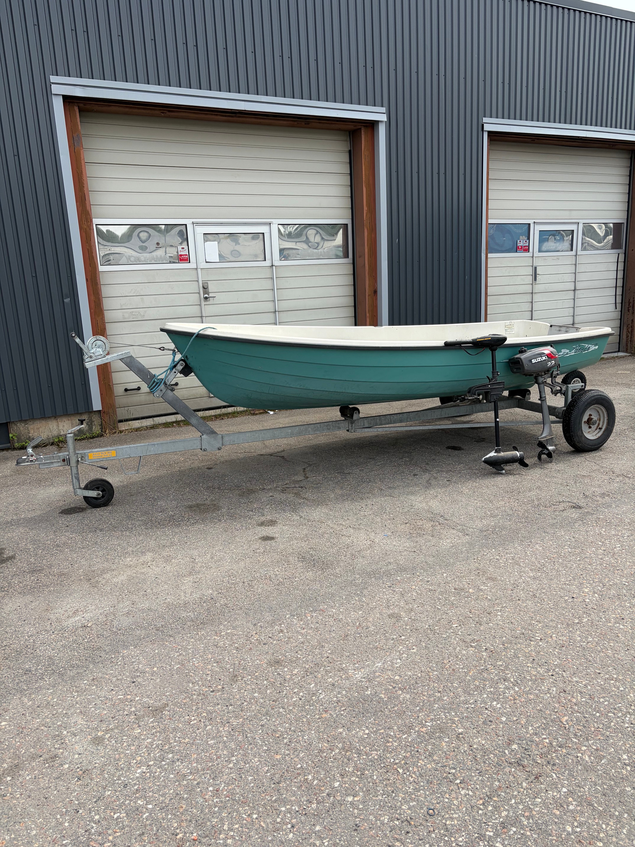 BÅT MED VAGN, Terhi 385 med 2st motorer.