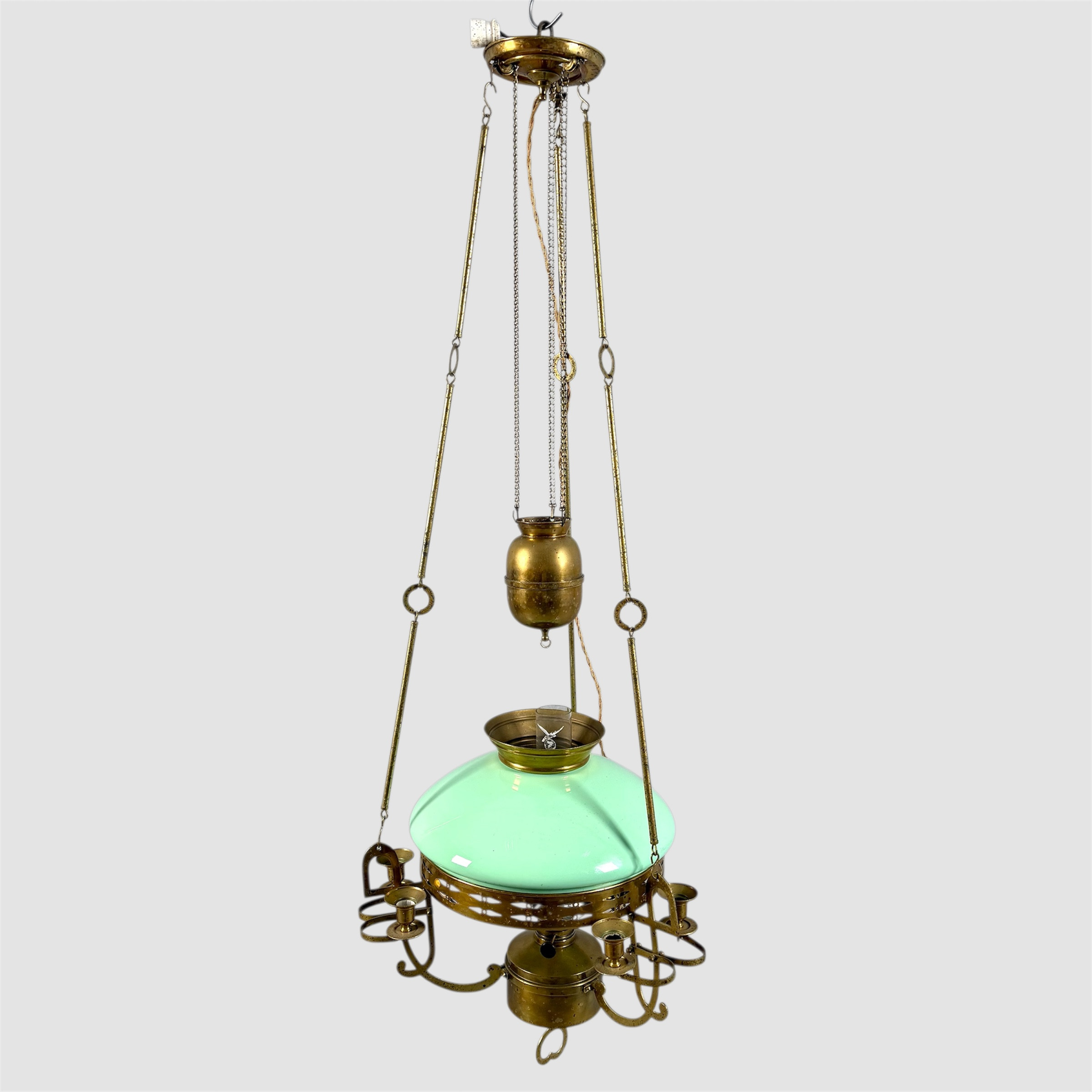 TAKFOTOGENLAMPA, 1900-talets början, jugend, stomme i mässing, 6 ljusarmar för stearinljus, kupa i mintgrönt glas, kupring med senare elektrifiering med 3 ljuskällor, höj/sänkbar.