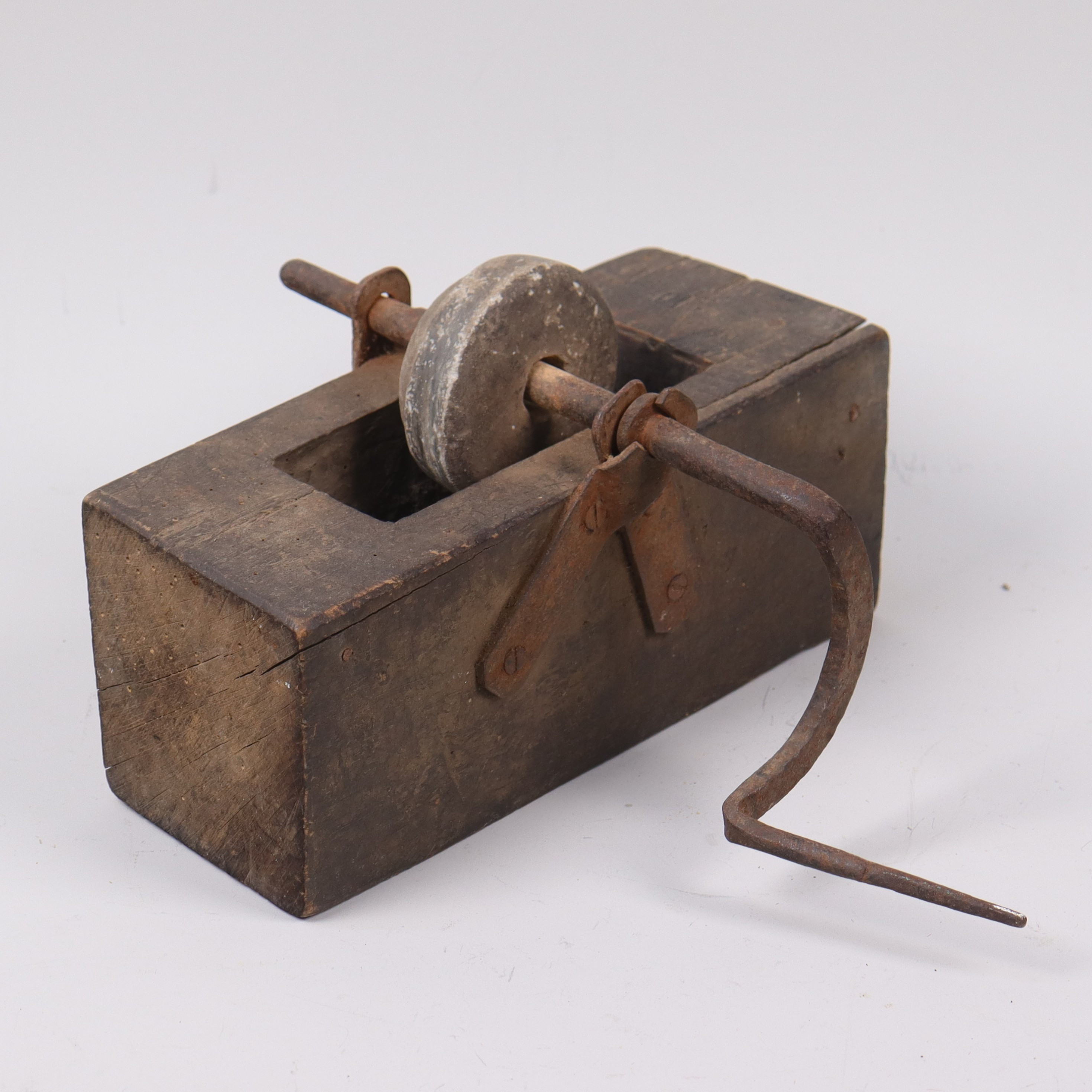 SLIPSTEN i träställning, 1800-tal.