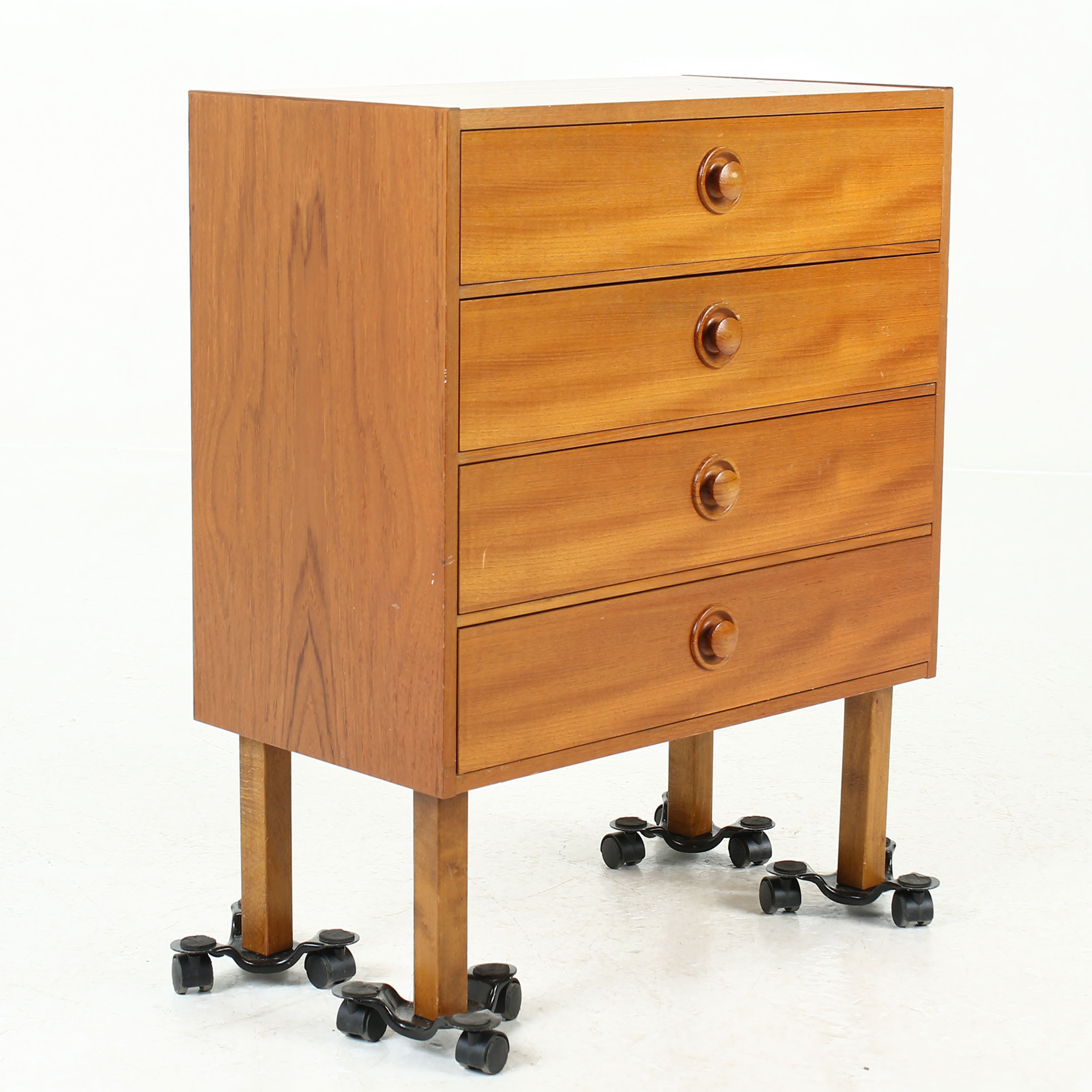BYRÅ, 4 - lådig, teak, 1900 - talets andra hälft.