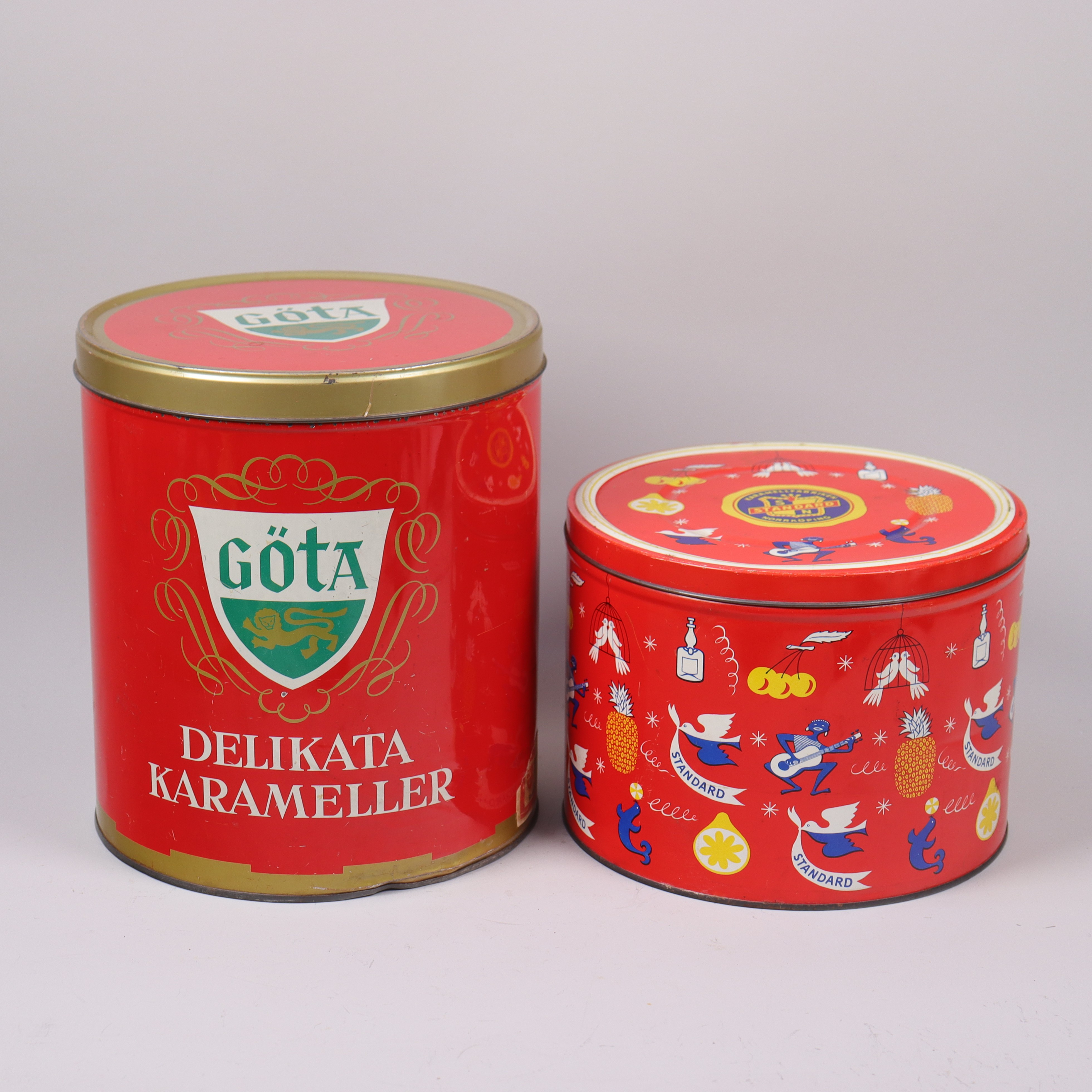 PLÅTBURKAR, Göta Delikata Karameller och Karamellfabriken Standard i Norrköping, 2 st.