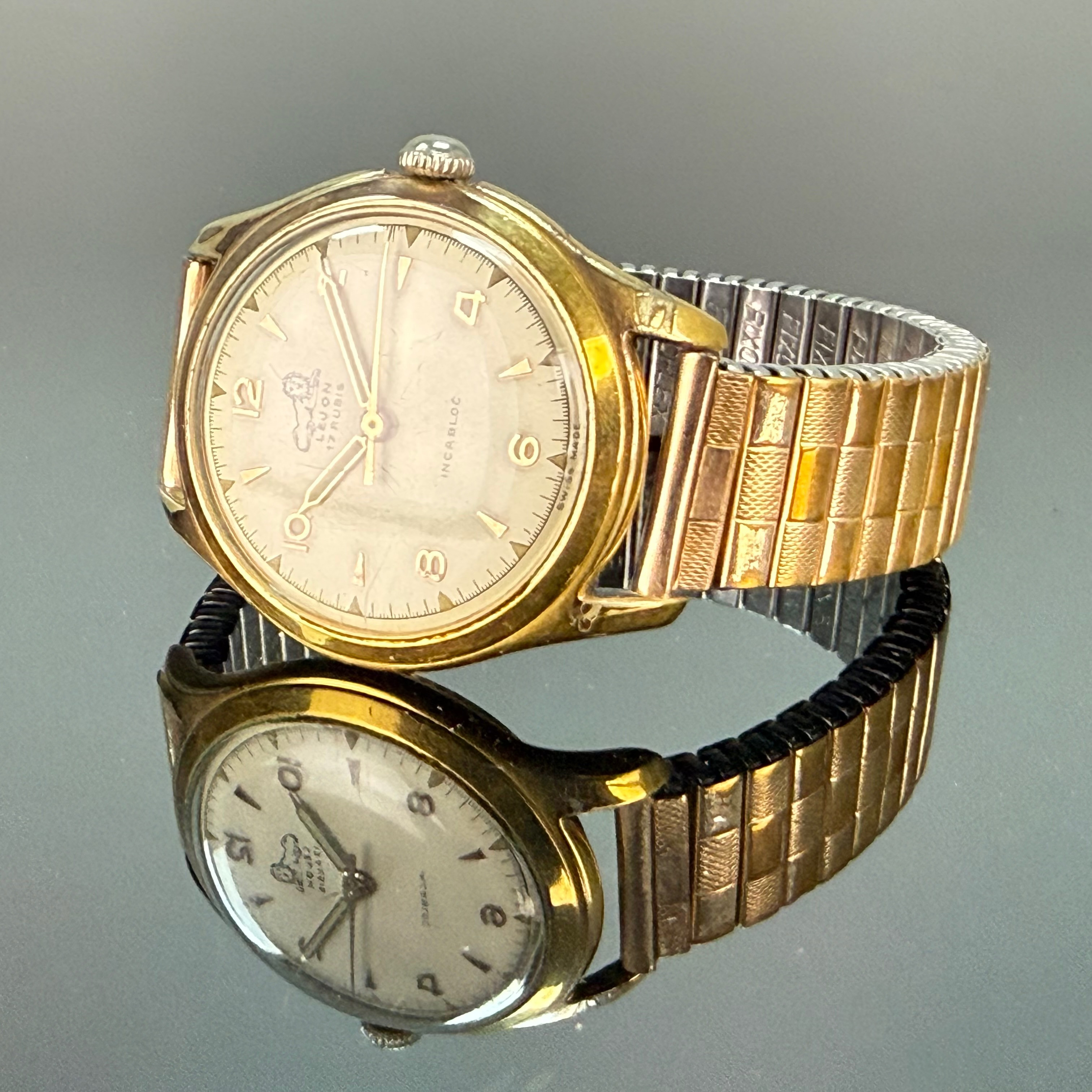 ARMBANDSUR - Lejon 17 Rubis, incablock, metalllarmband.