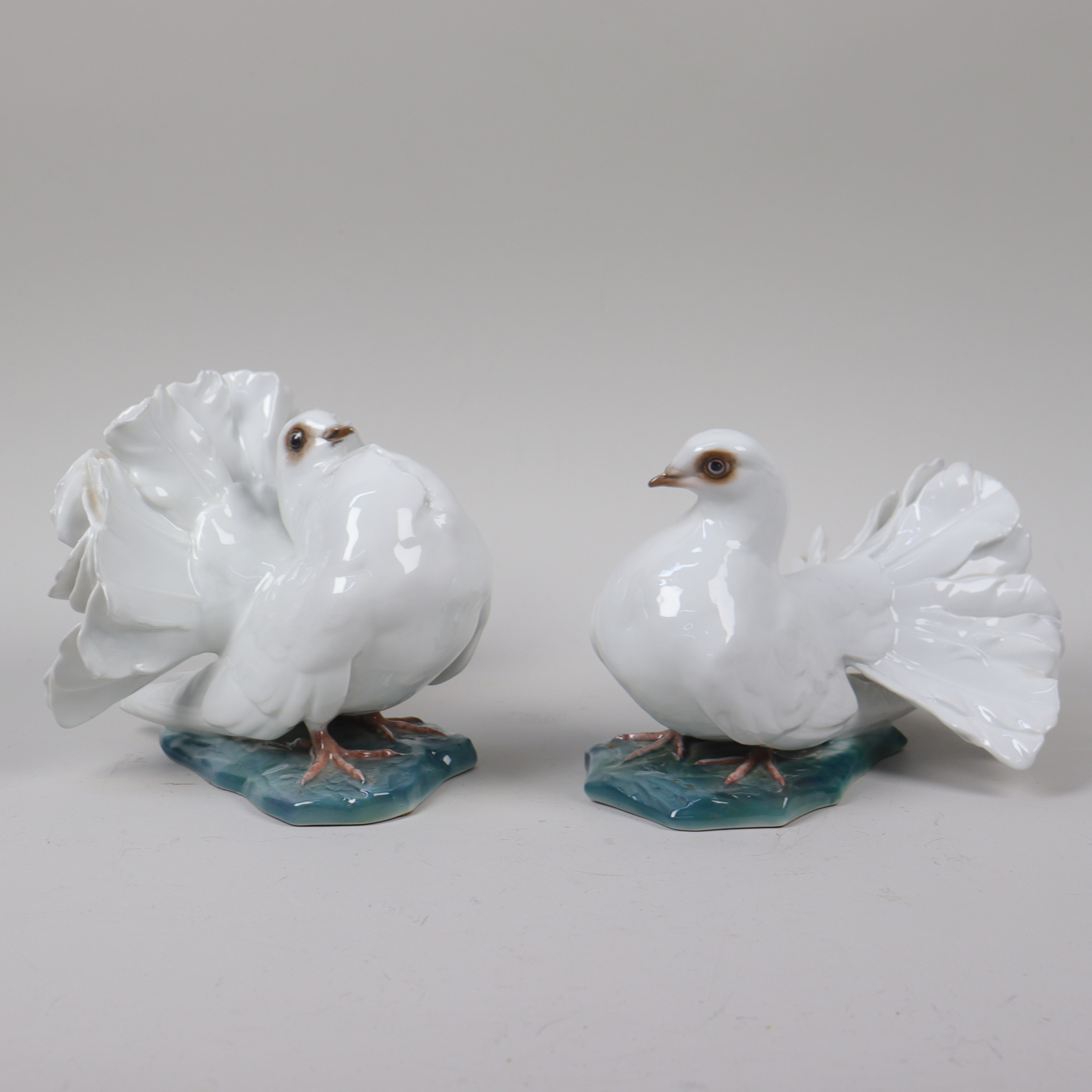FRITZ HEIDENREICH. Rosenthal, figuriner, duvor i porslin, Classic Rose Collection, 1 par.