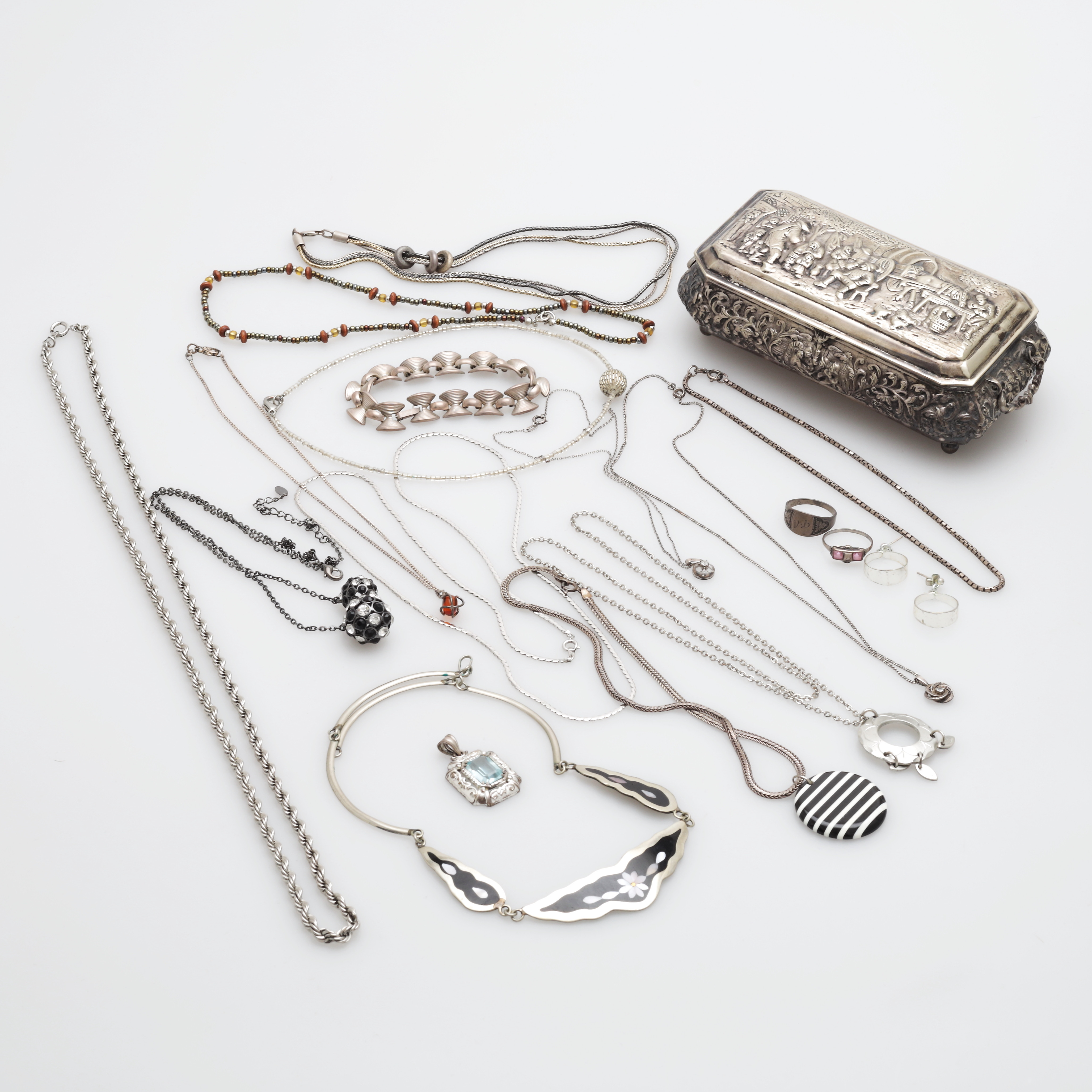 SMYCKEN, silver mm samt SMYCKESKRIN, nysilver.