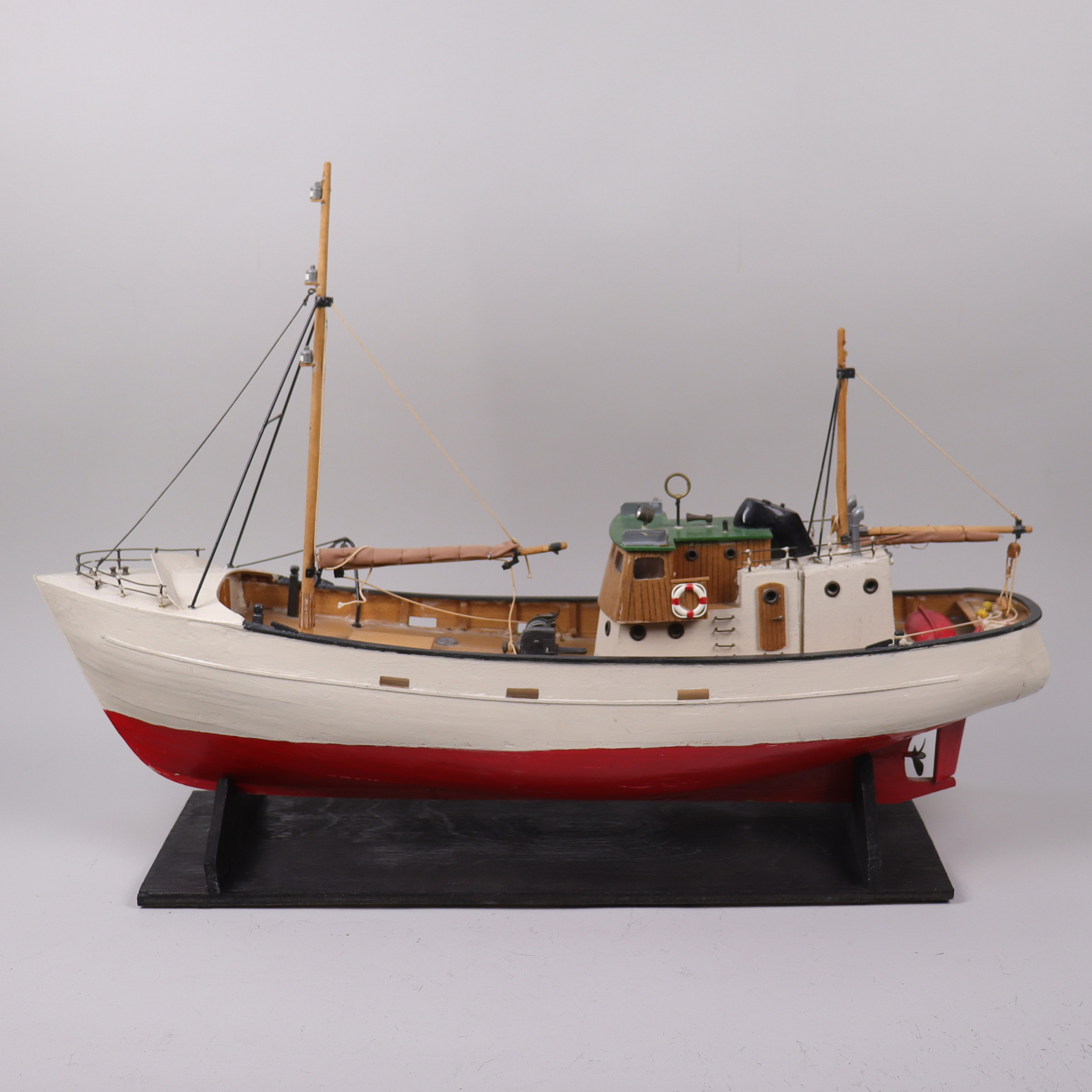 MODELLBÅT, fiskebåt, trålare, trä, 1900-tal.