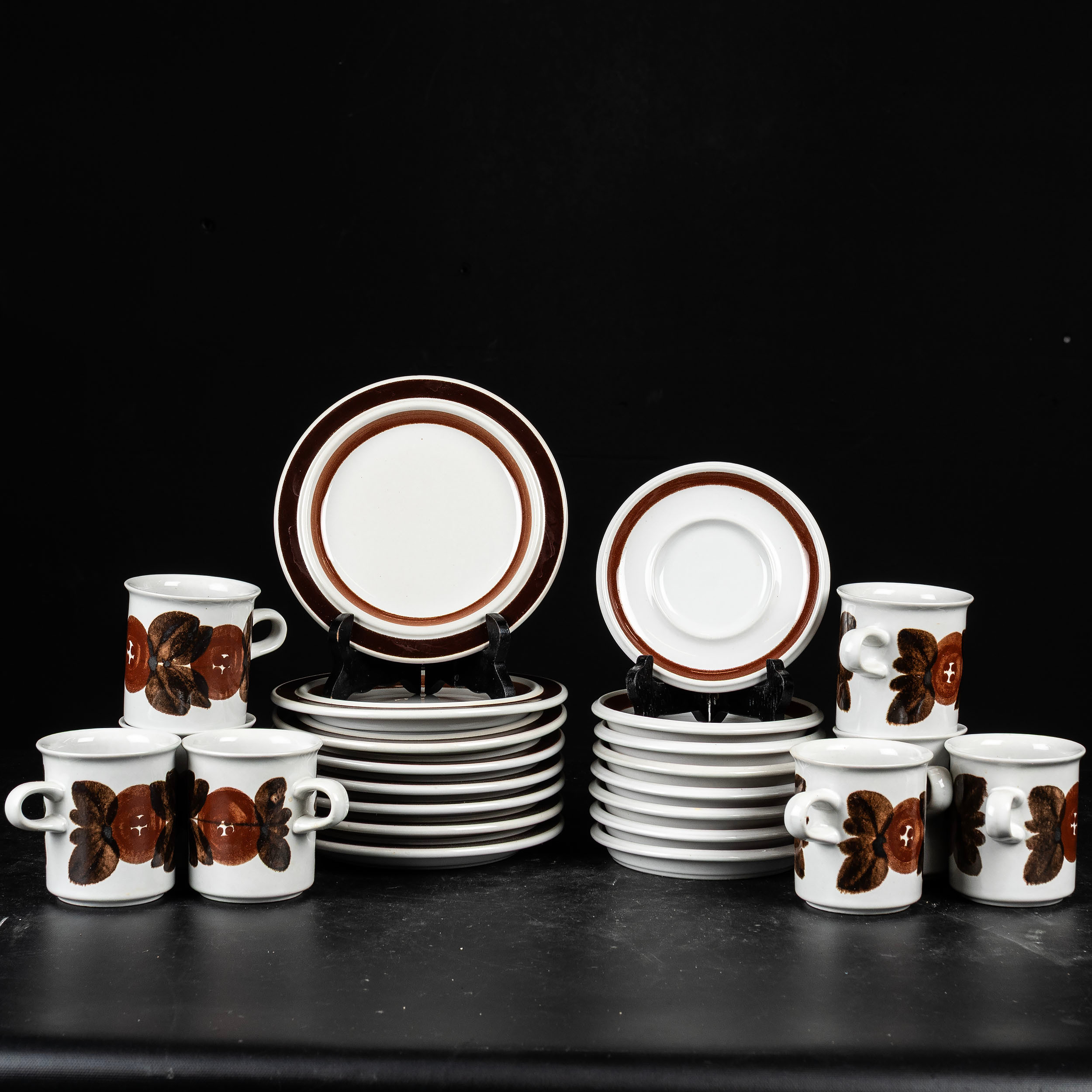 ULLA PROCOPÉ. Kaffeservis, 24 delar, stengods, "Anemone", Arabia, 1970-tal.