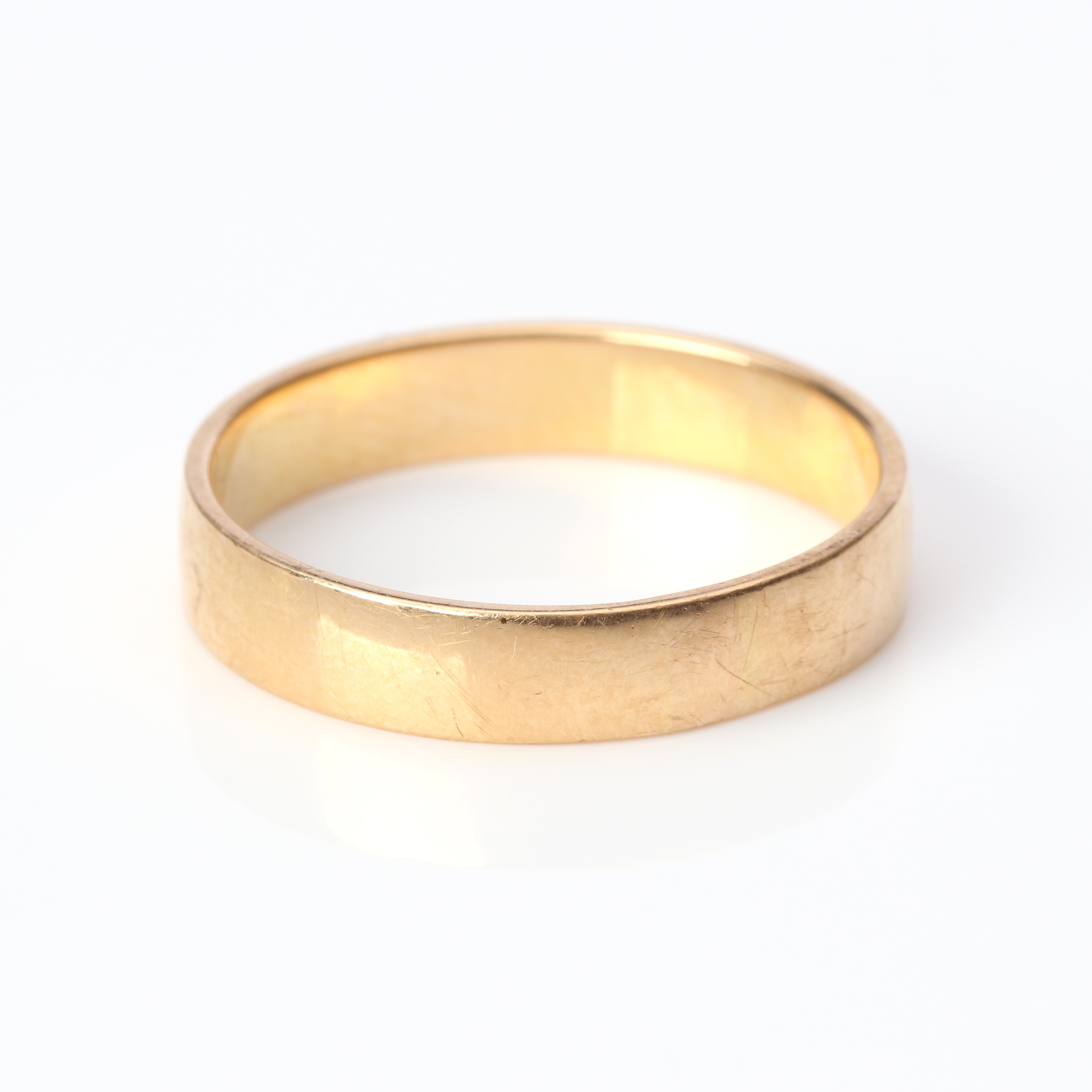 SLÄT GULDRING. 18k guld, vikt ca 5,2 gram.