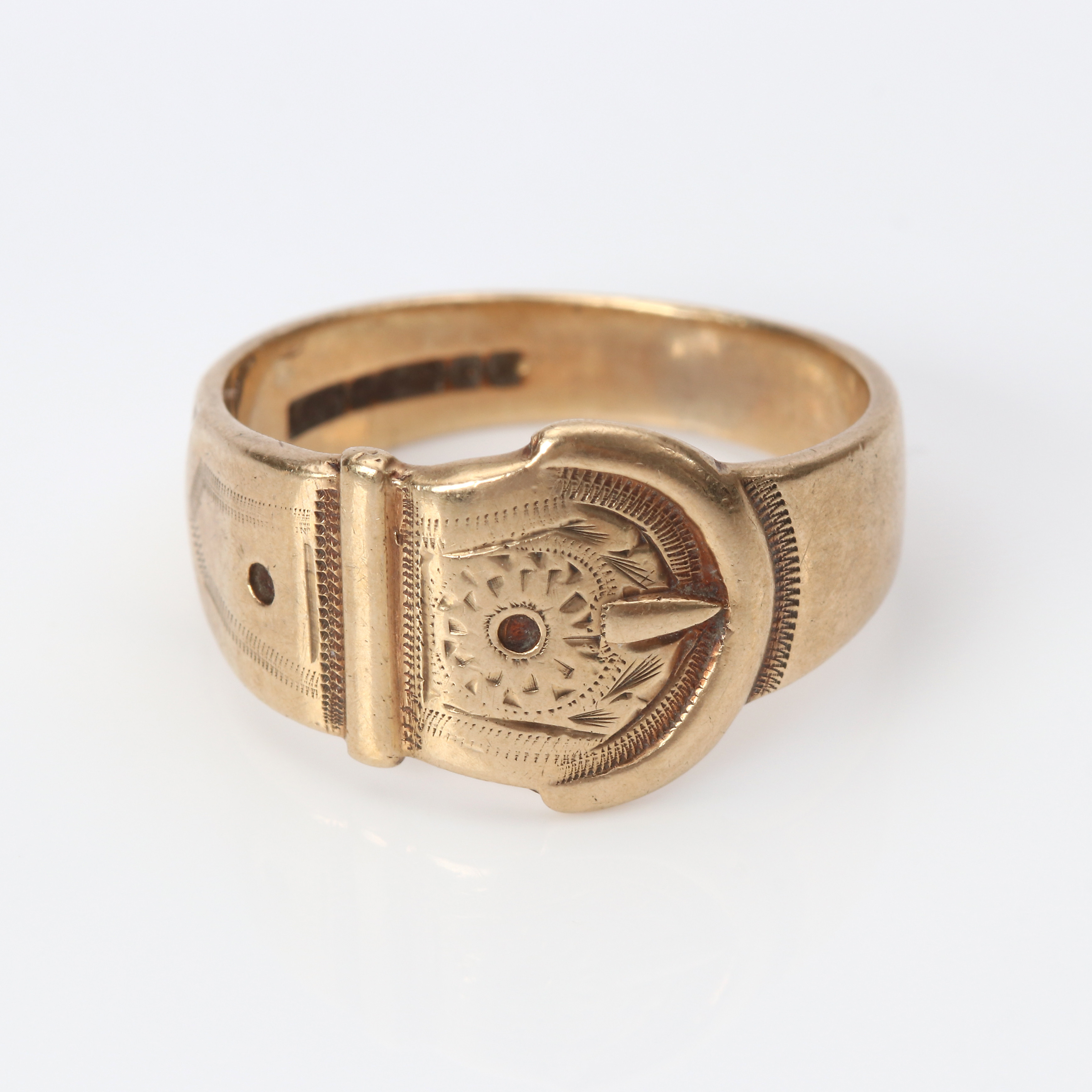 RING I FORM AV SKÄRP. 8k guld, Birmingham, Storbritannien, vikt ca 4,9 gram.