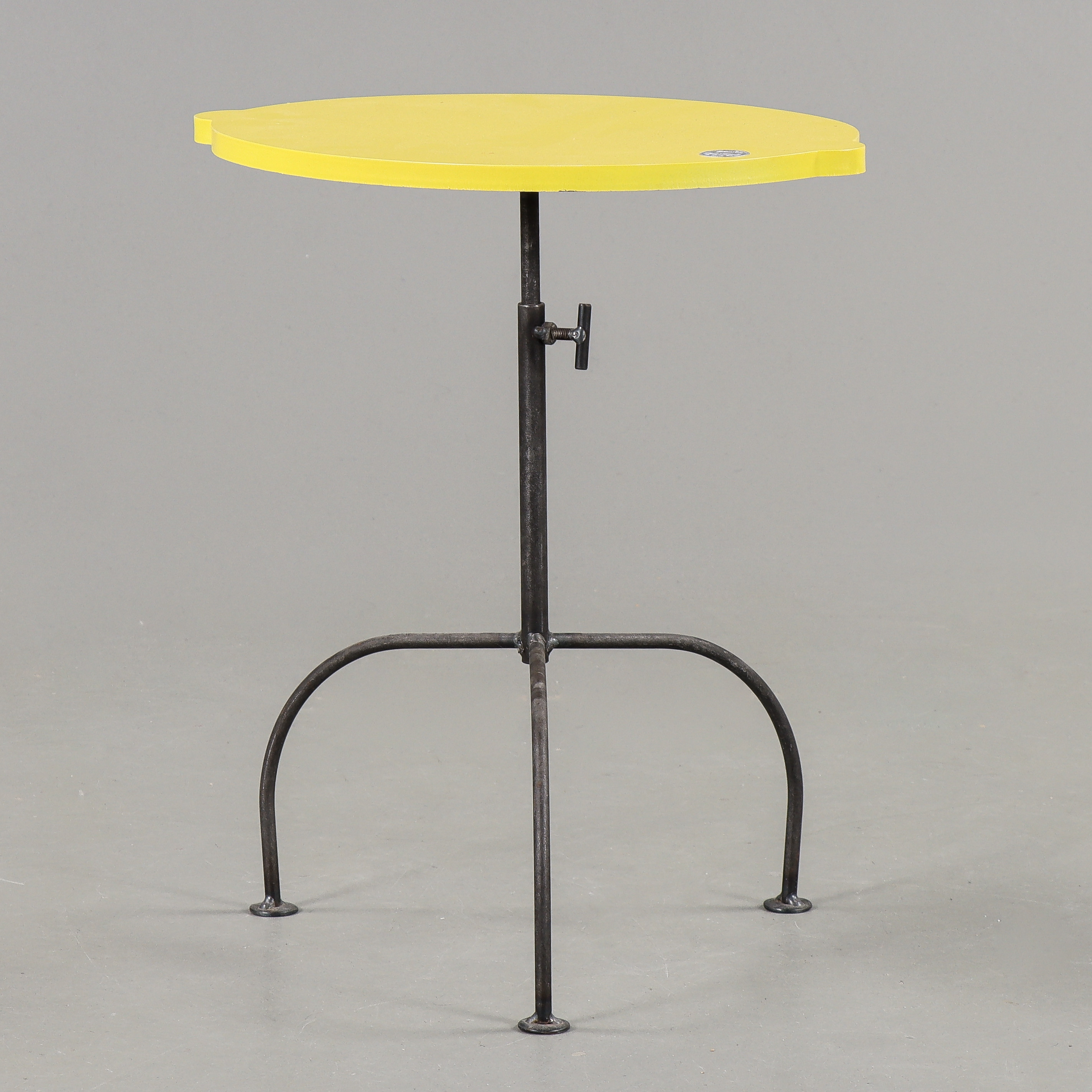 GÖRAN OLSSON. Bord i form av citron, Olsson & DÅM, 1990-2000.
