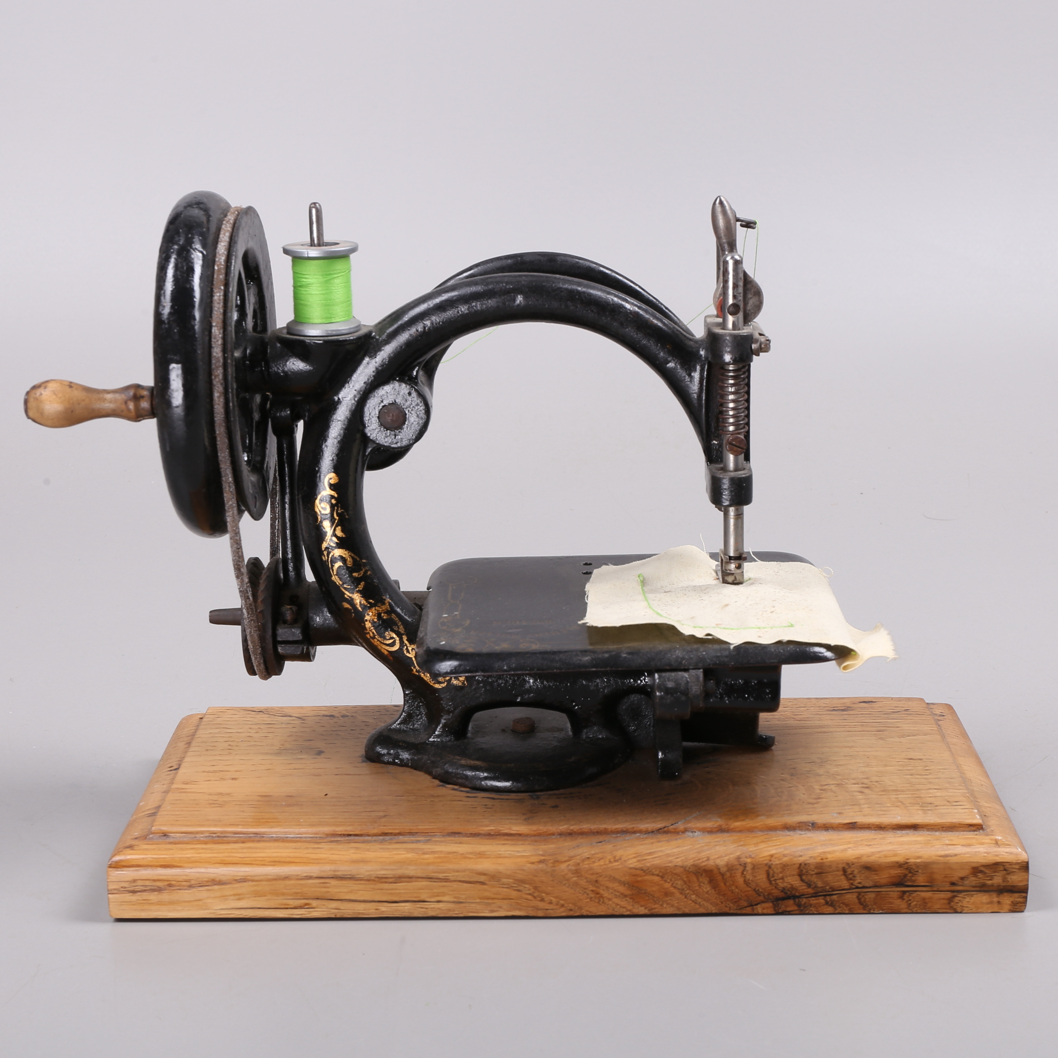 CLEMENS MULLER. Symaskin, handdriven, Dresden, 1800-talets slut.