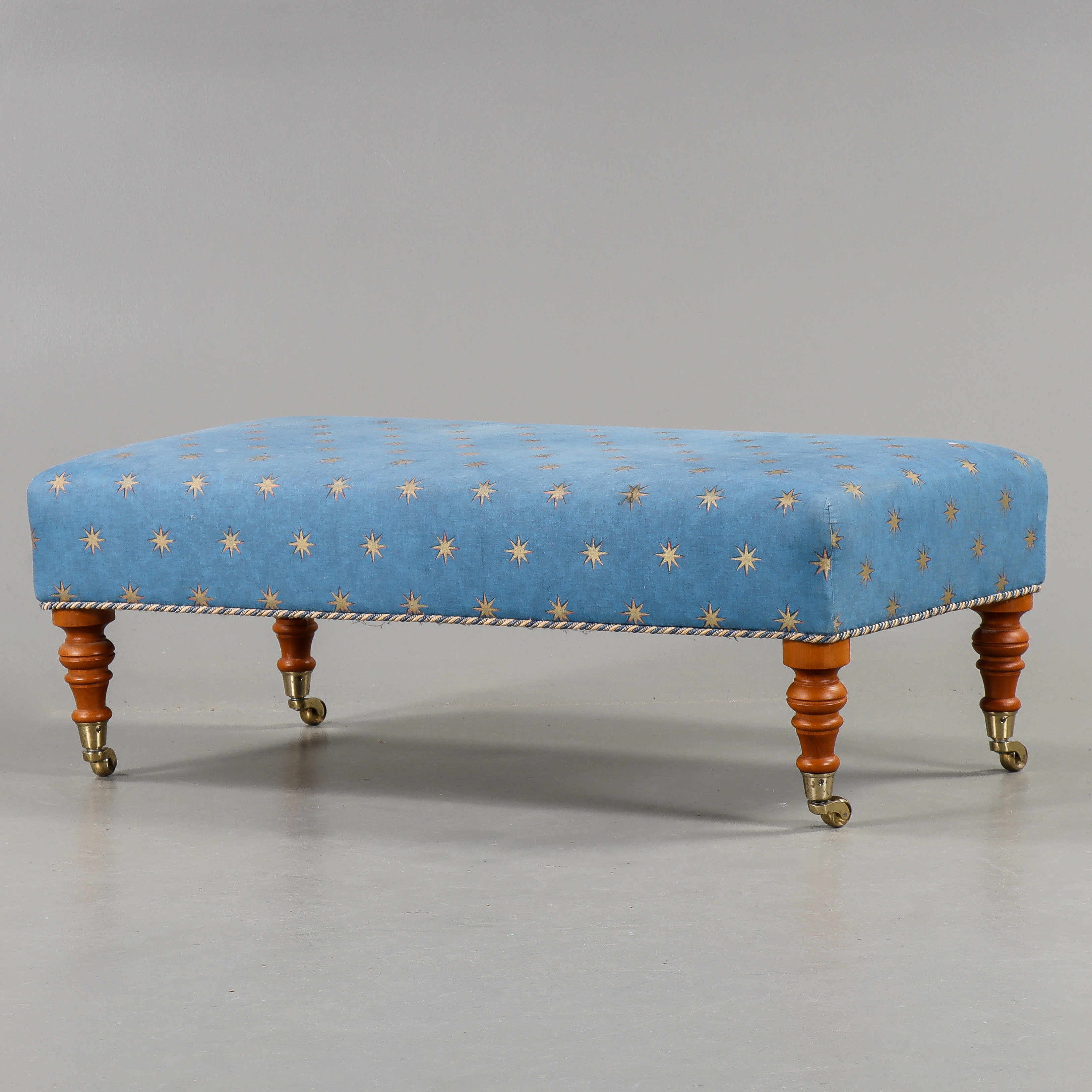 OTTOMAN, modern tillverkning.