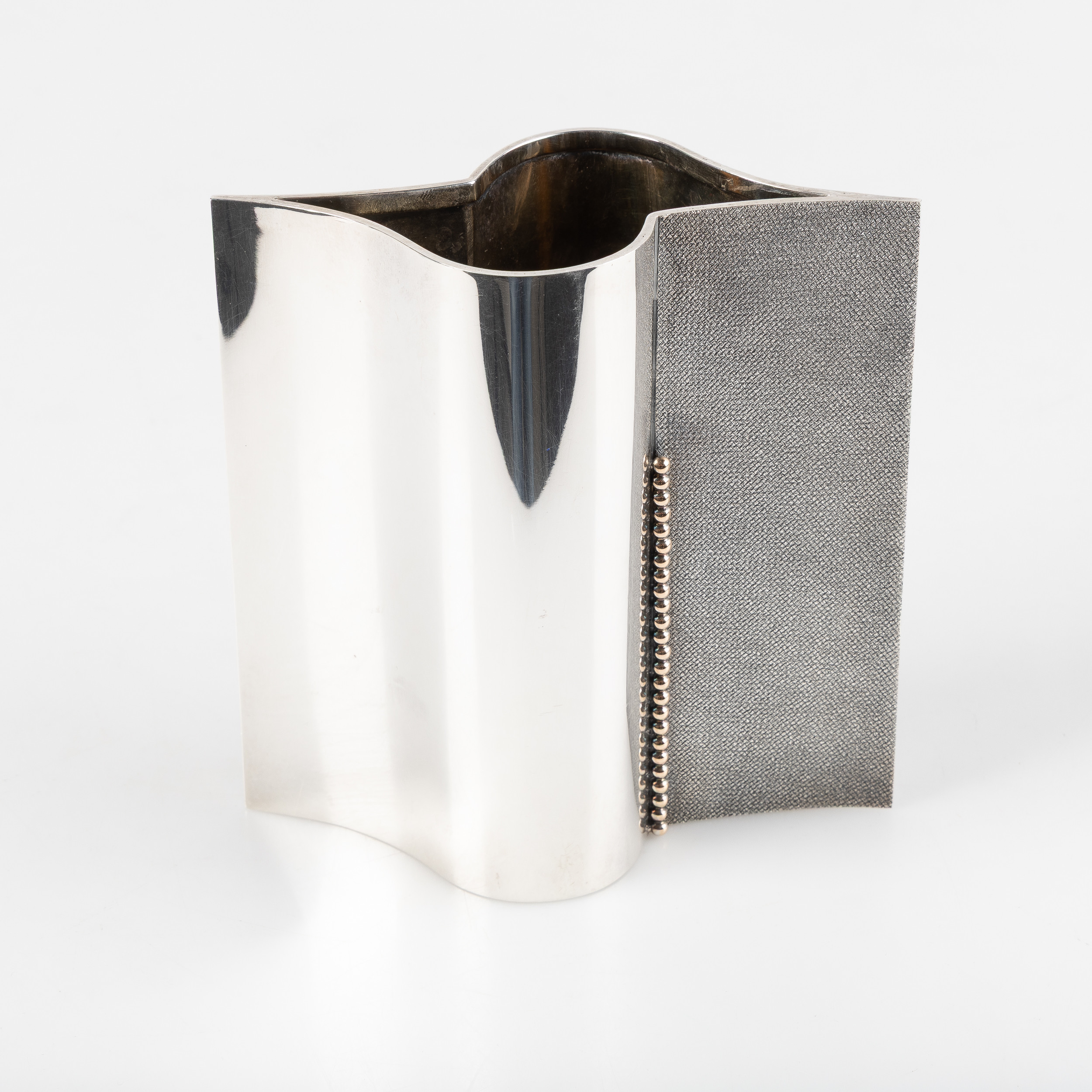 THERESIA HVORSLEV. Vas, sterlingsilver med kulor i 14K guld, unik, Linköping, 1999.