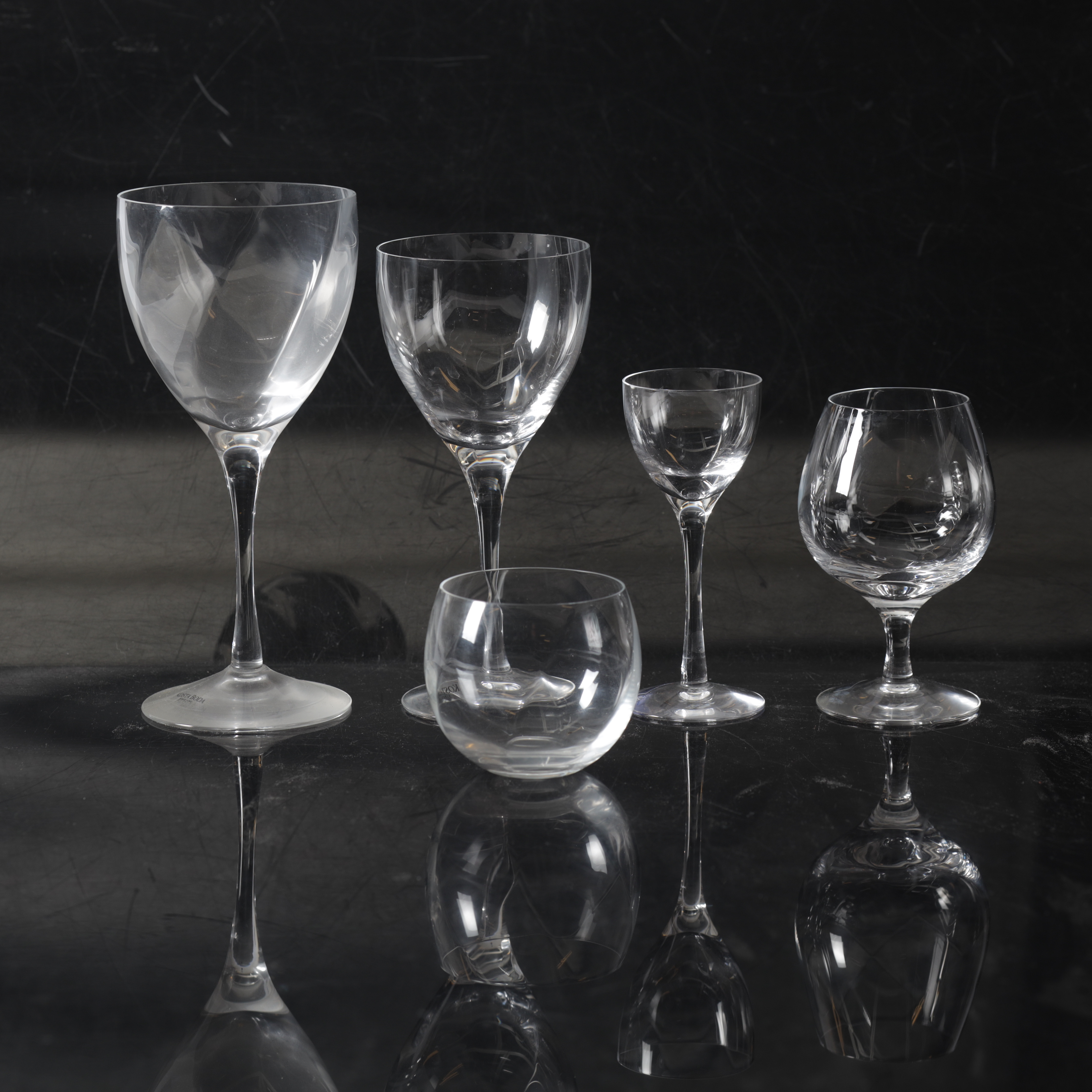 BERTIL VALLIEN. dryckesservis, 38 delar, glas, "Château", Kosta Boda.