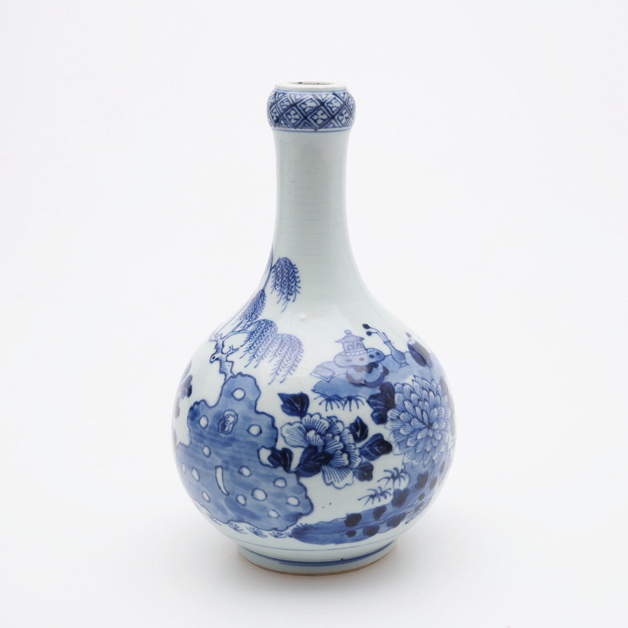 VINFLASKA, Kina, porslin med blåvitt måleri, Qianlong (1736-1795).