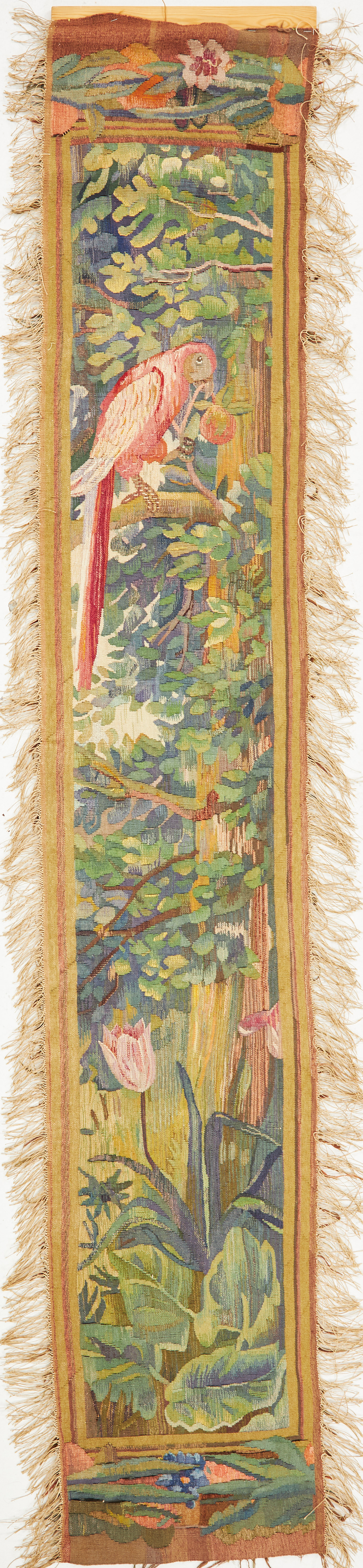 VÄVD TAPET. ""Entre-Fenêtre", 1700-tal, ull, trädgårdsmotiv med papegoja.