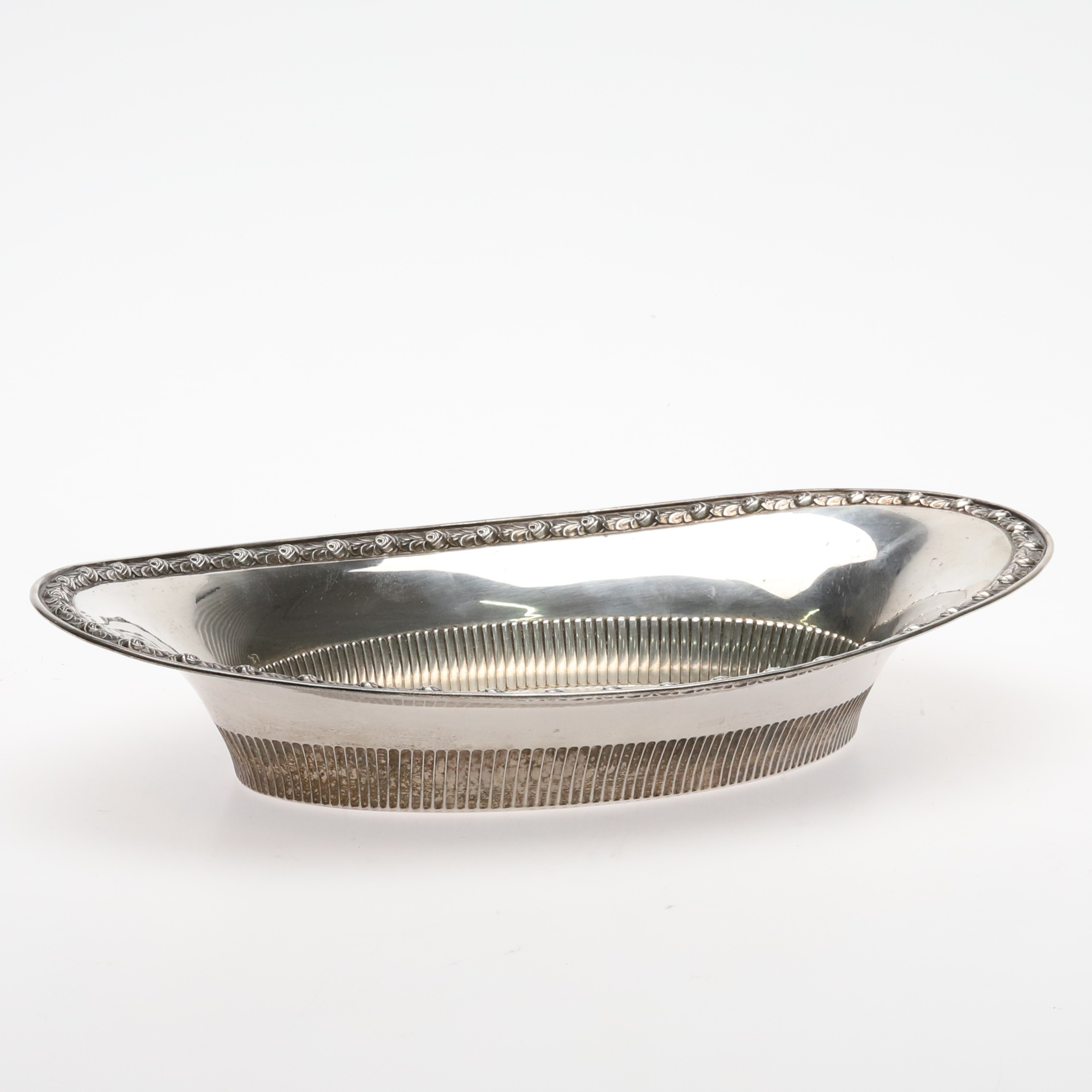 Skål av silver, CG Hallberg, 1919, 263 gram.