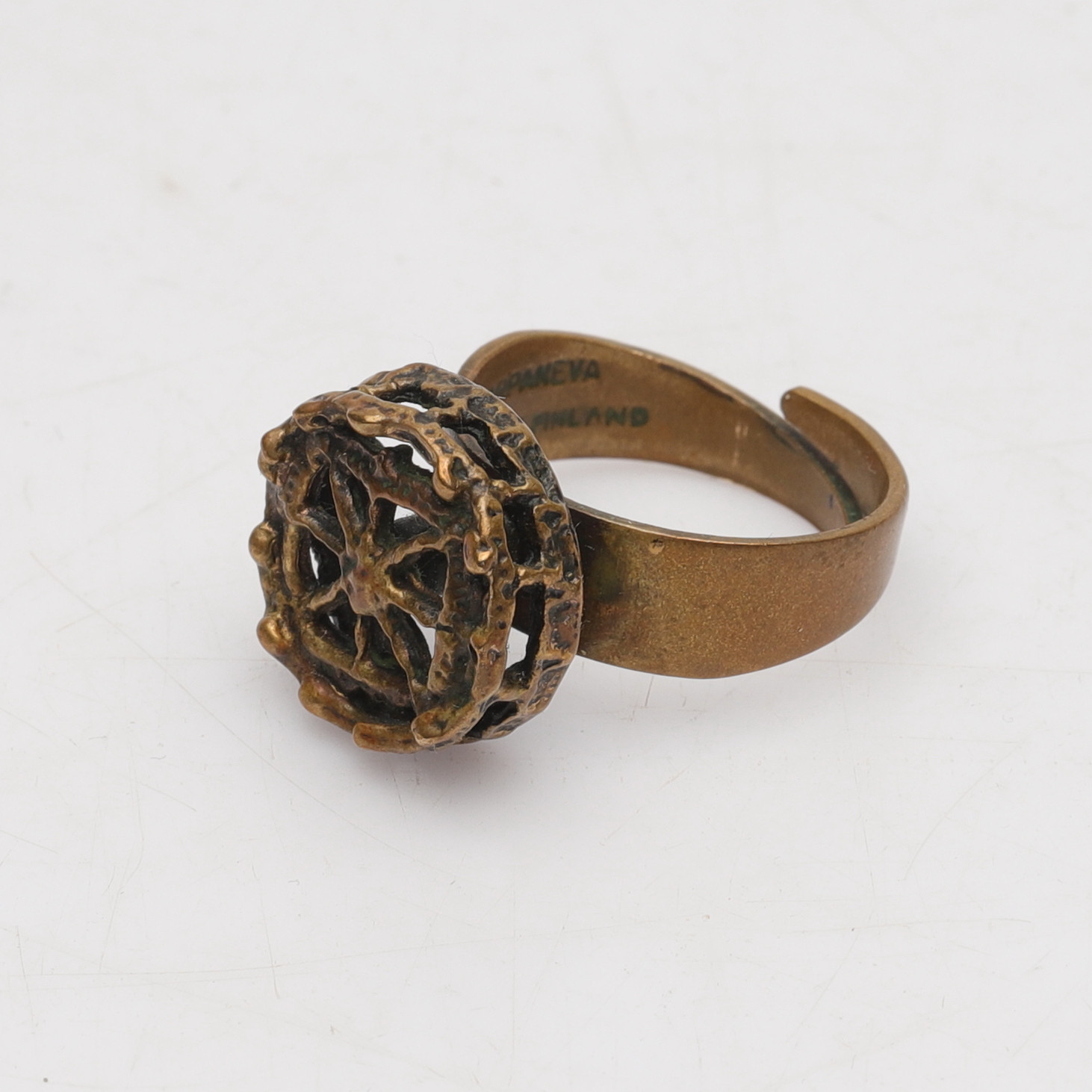 PENTTI SARPANEVA. Ring, brons, Finland, 1900-talets andra hälft.