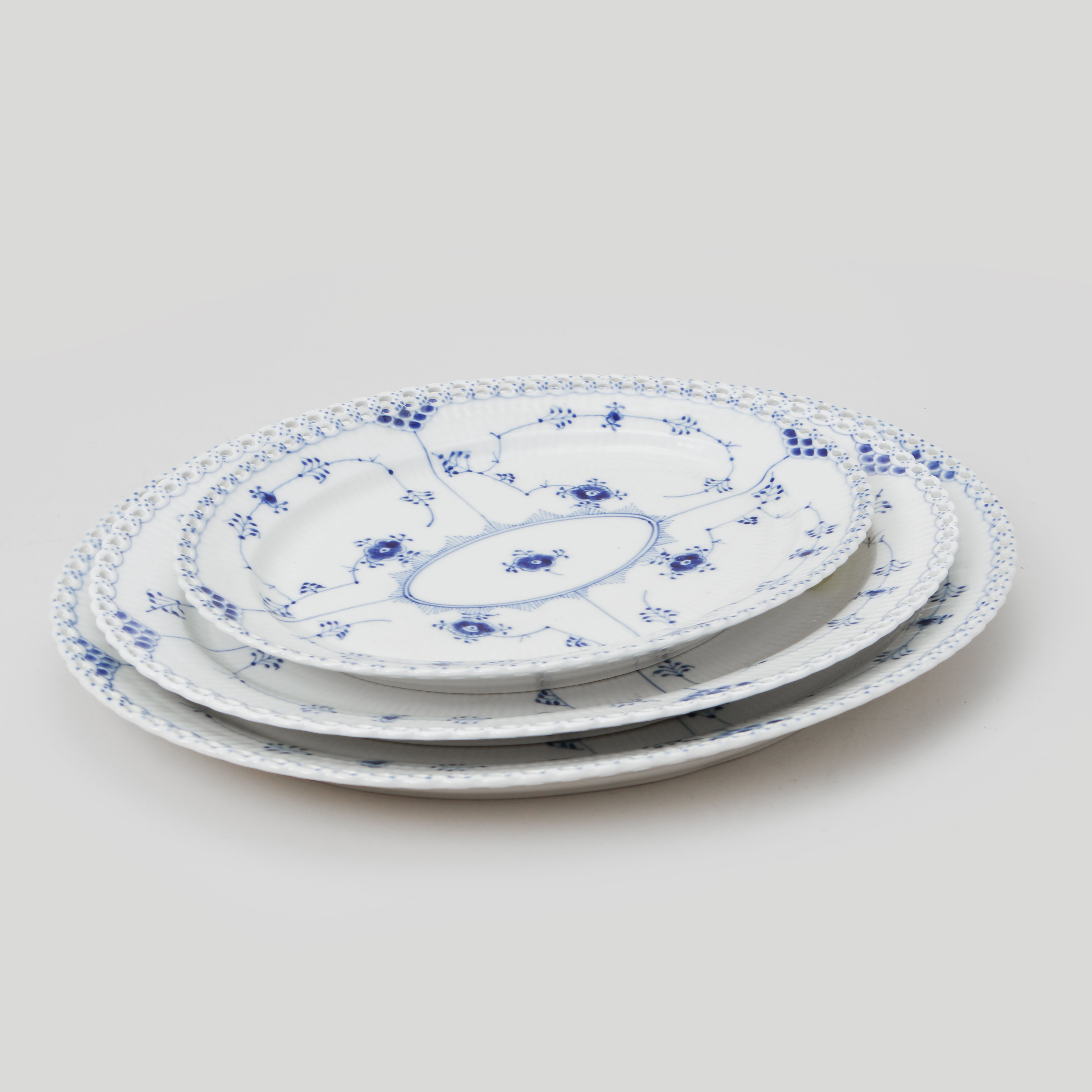 UPPLÄGGNINGSFAT, 3 st, porslin, "Musselmalet", Royal Copenhagen.