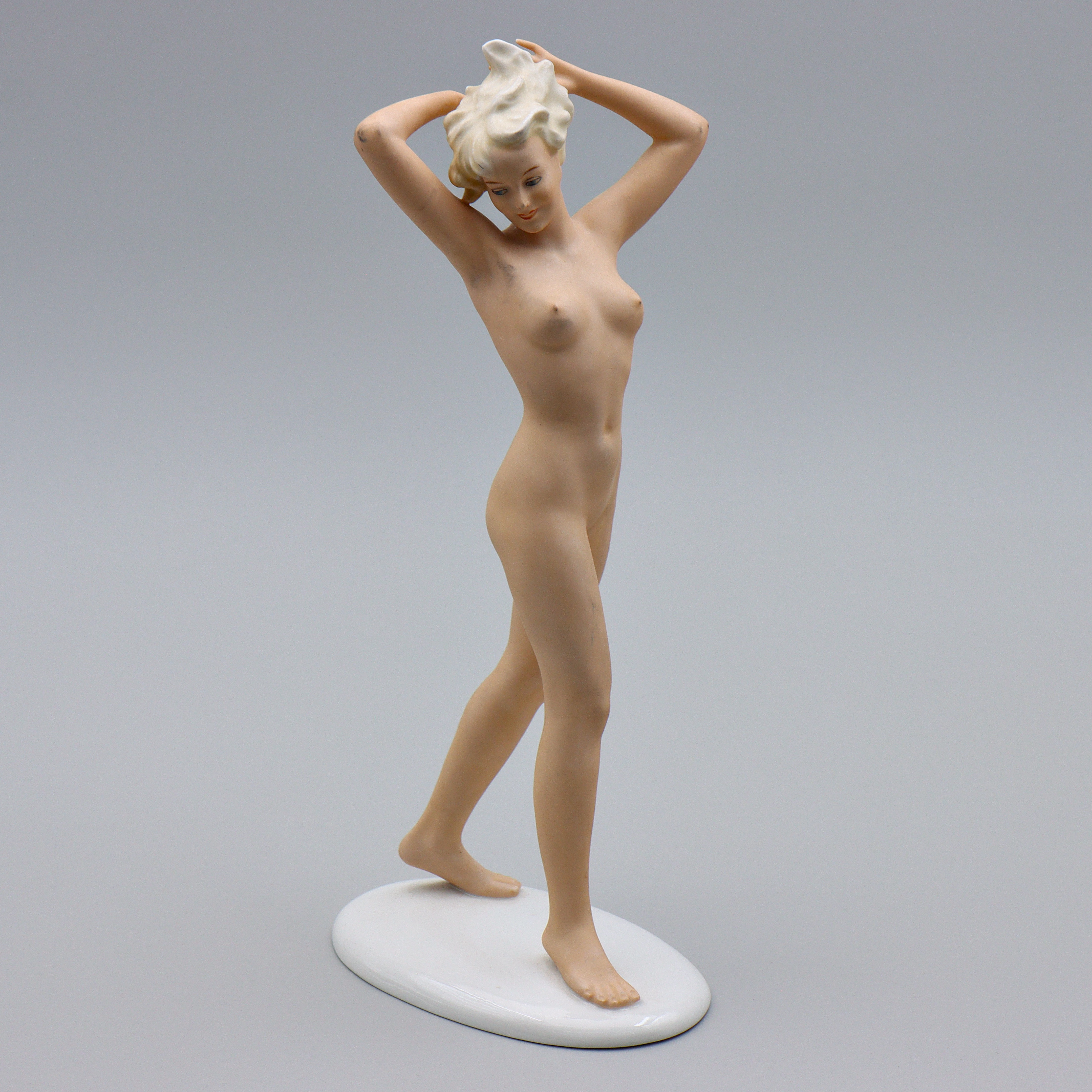 PORSLINSFIGURIN "KVINNA" (27,5cm) SCHAUBACH, TYSKLAND, 1900-TAL.