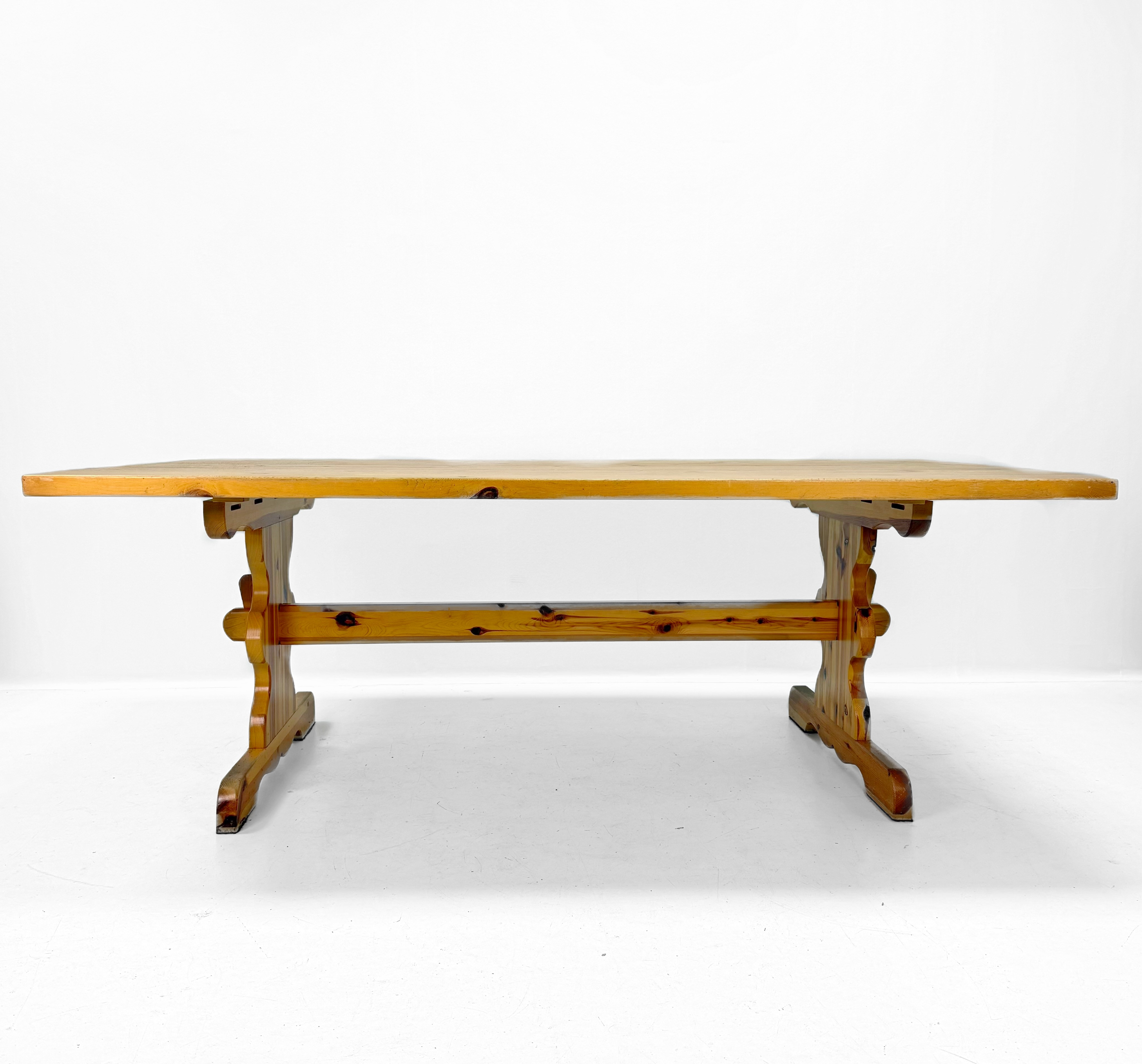 KÖKSBORD - Furubord , massivt, större modell.