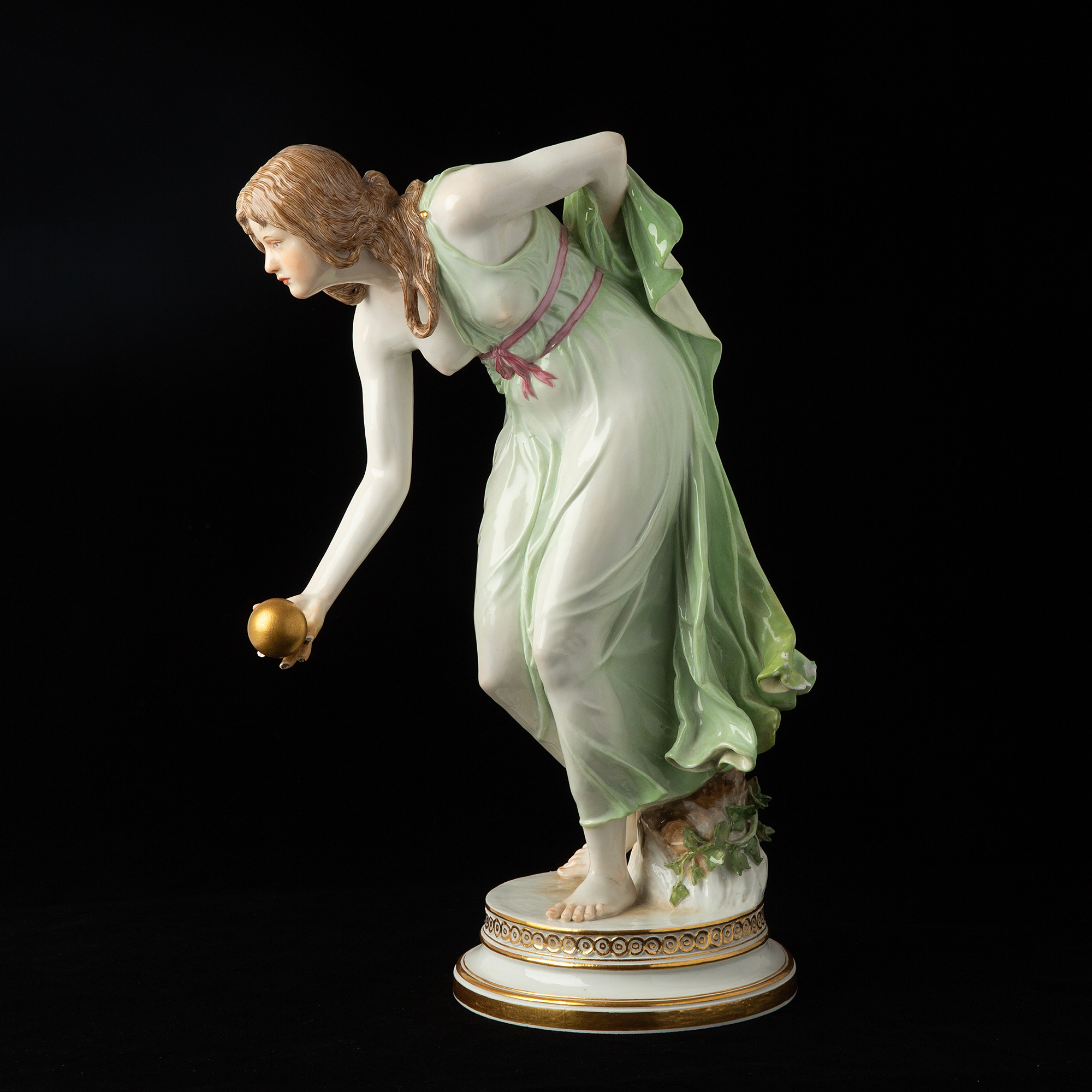 WALTER SCOTT, "Kugelspielerin", figurin, porslin, Meissen, jugend, ca 1900.