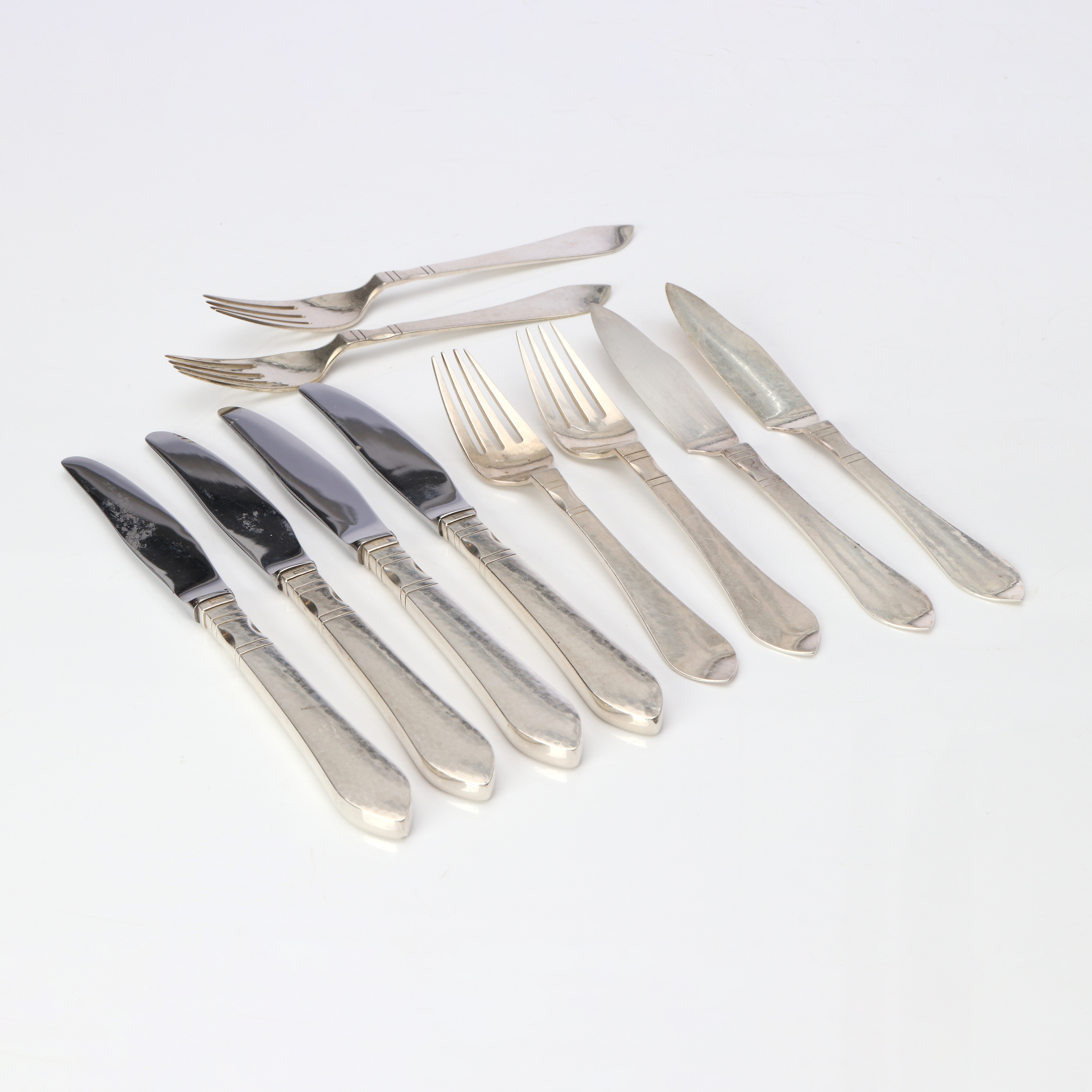 GEORG JENSEN, BESTICK, 10 ST. Sterlingsilver. Danmark, 1900-tal. Vikt exklusive knivar med fyllda skaft ca 295 gram.