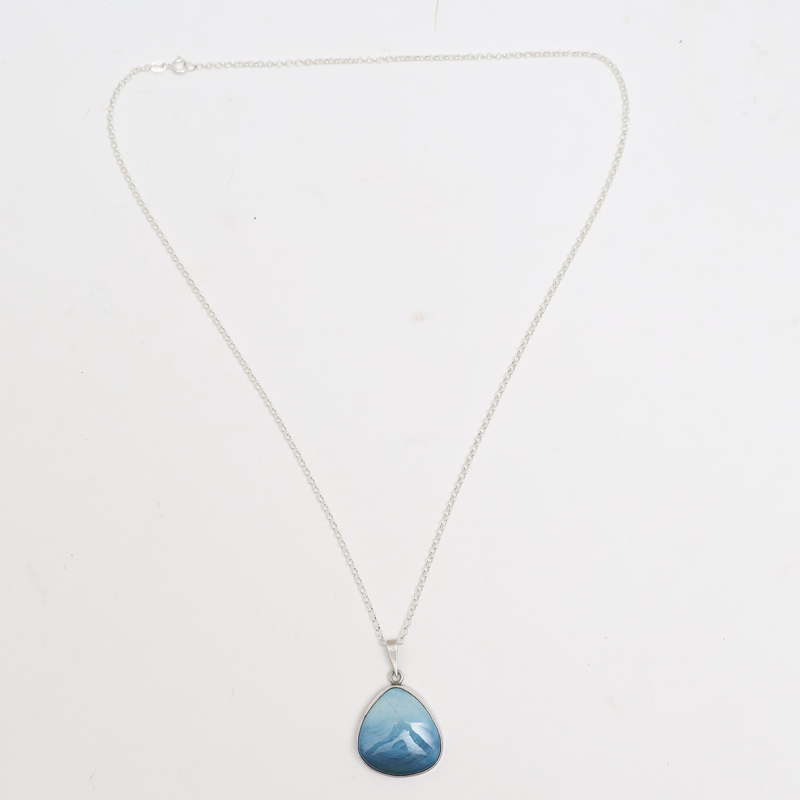 HALSBAND MED HÄNGE, silver, med infattad bergslagsten.