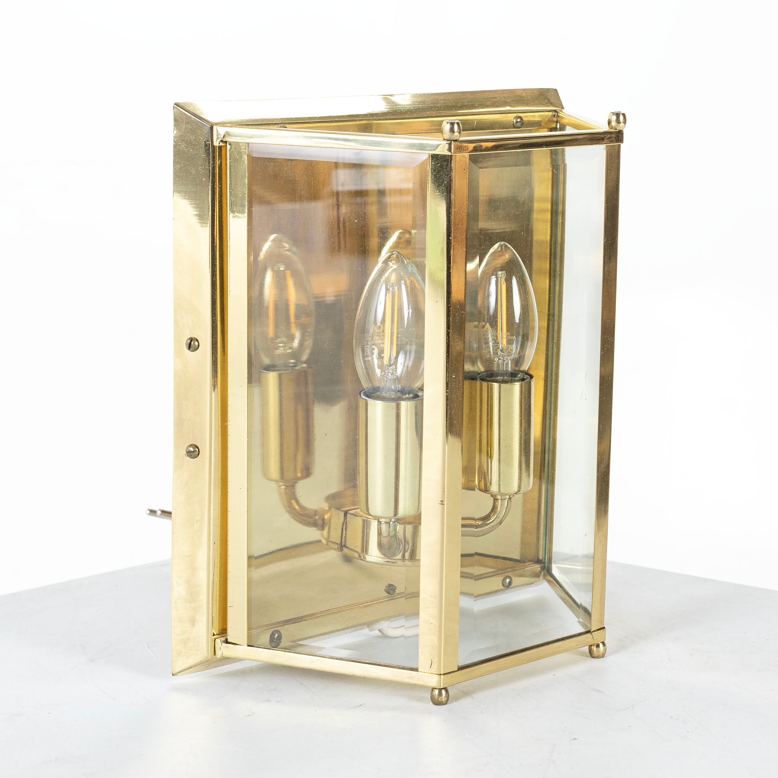 VÄGGLAMPA, glas & mässing, Bellmansmiljö KL 320.