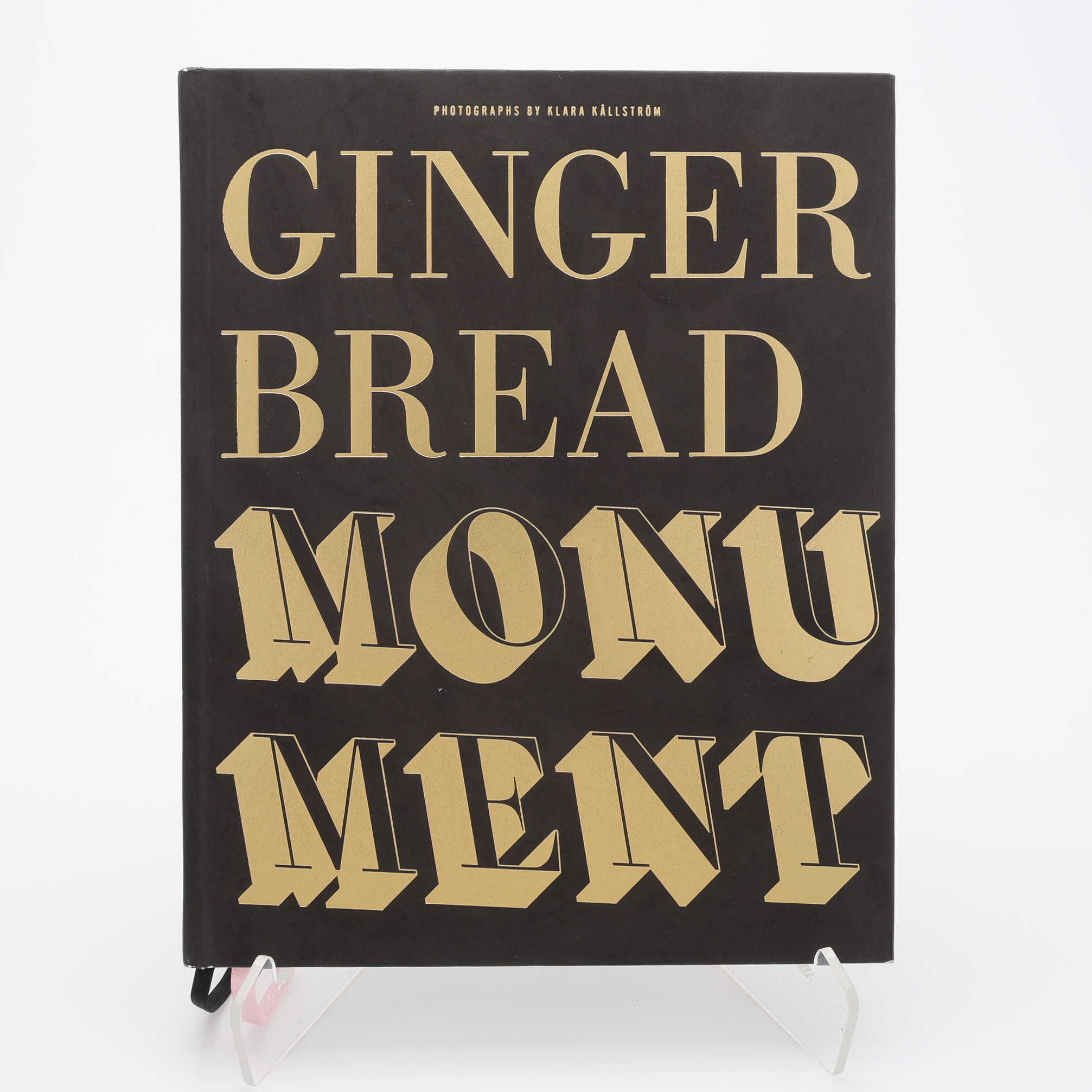 FOTO. DEN SVENSKE FOTOGRAFEN KLARA KÄLLSTRÖMS "GINGERBREAD MONUMENT" I FÖRSTA UPPLAGAN, 2008.