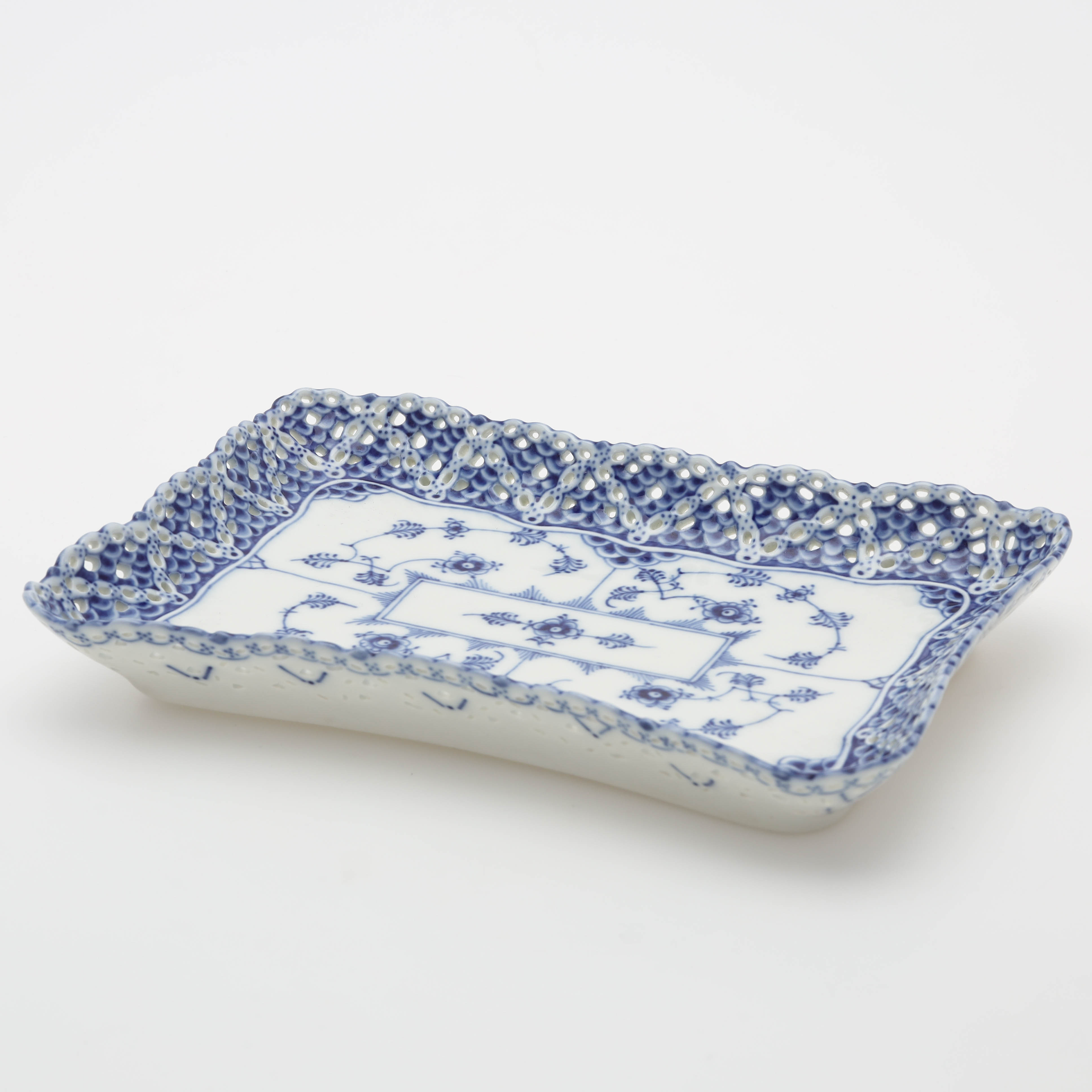 FAT, porslin, "Musselmalet helblond", modell 1122, Royal Copenhagen, Danmark.