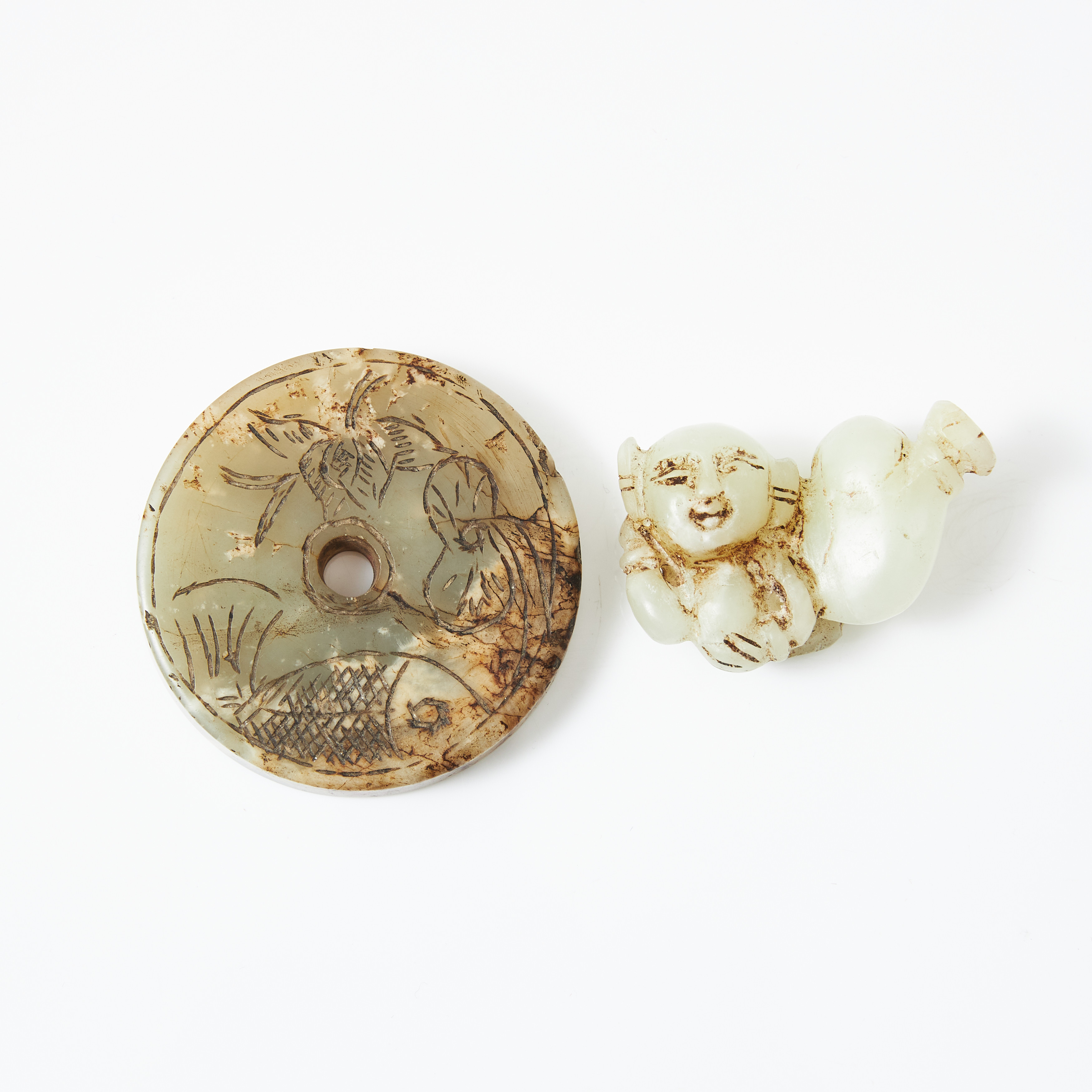 BI-SKIVA, FIGUR, 2 dlr., jade, Kina, 1900-tal.