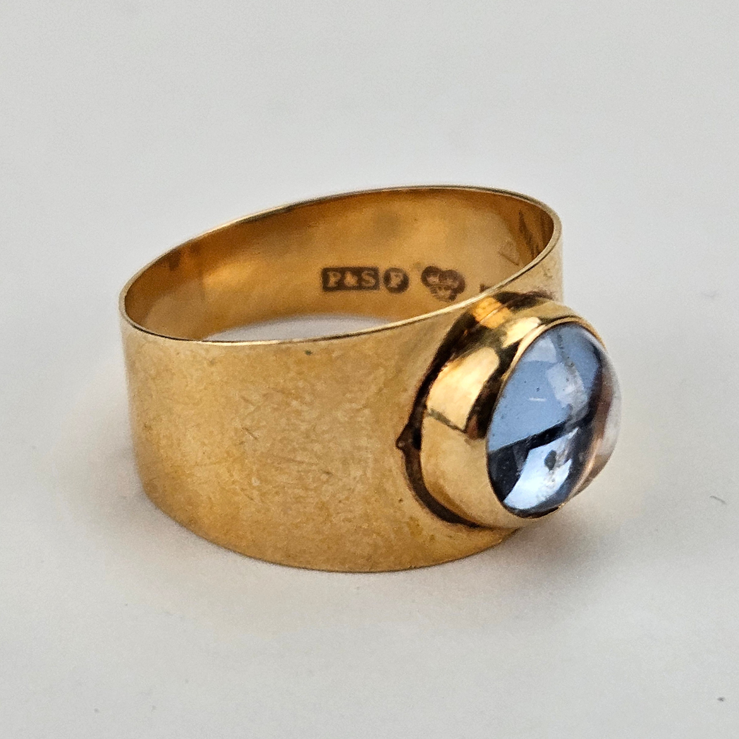 RING, guld, med sten, P&S, Falköping 1964, total vikt ca. 2,9 gram.