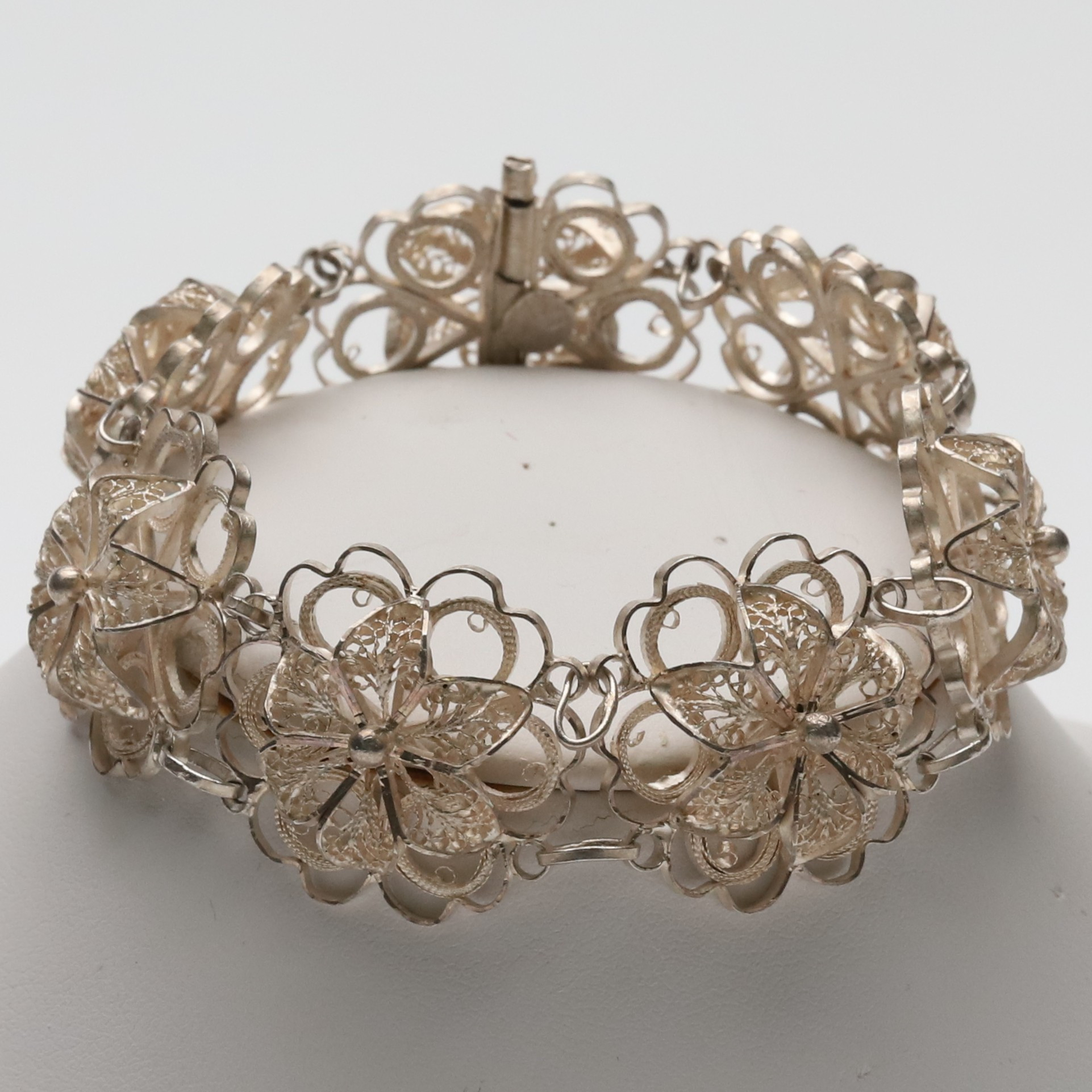 ARMBAND. Silver, filigranarbete, 23 g, 1900-tal.