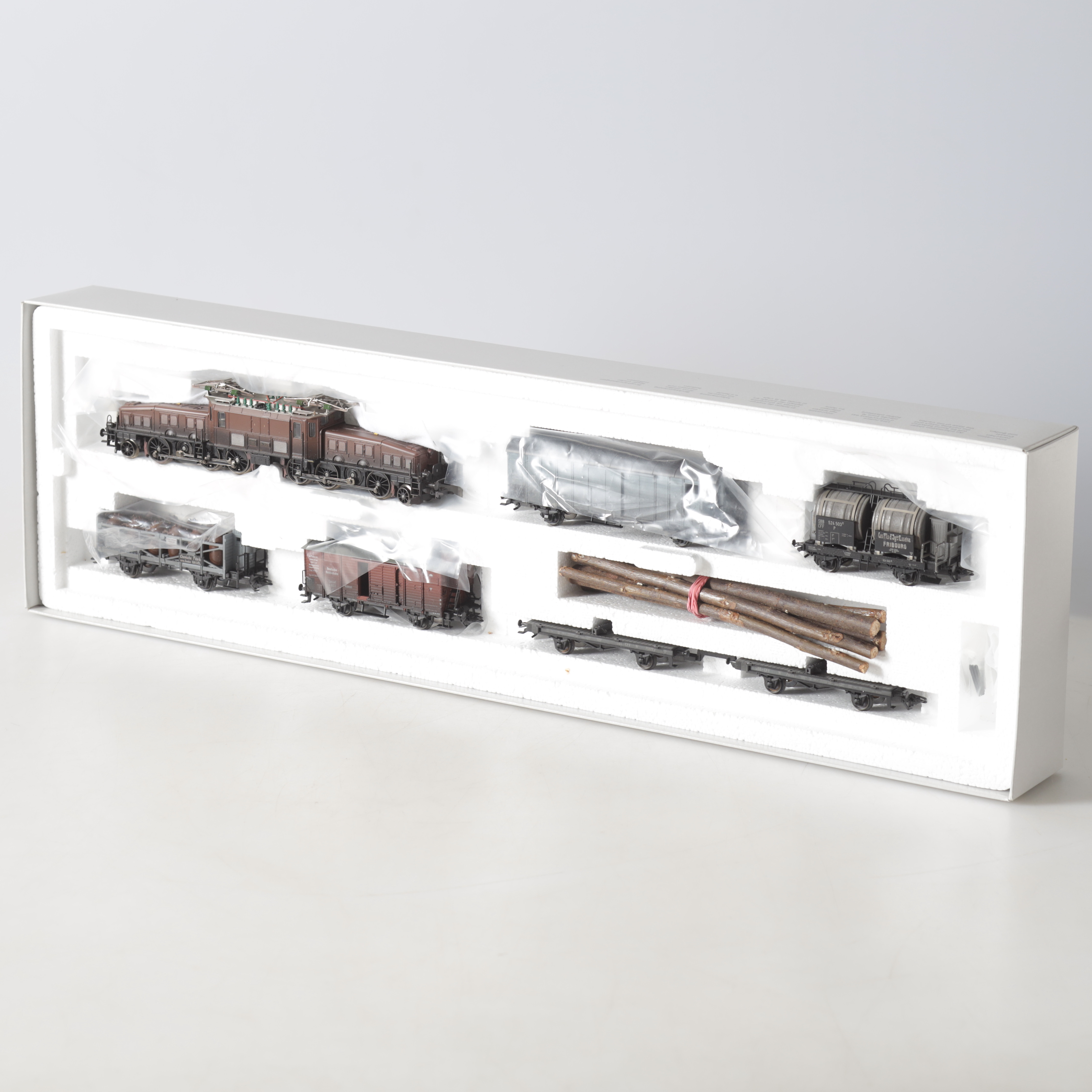 TÅGSET, 26591, H0, " Weathered Train Set - Class Ce 6/8 III Crocodile, Märklin.