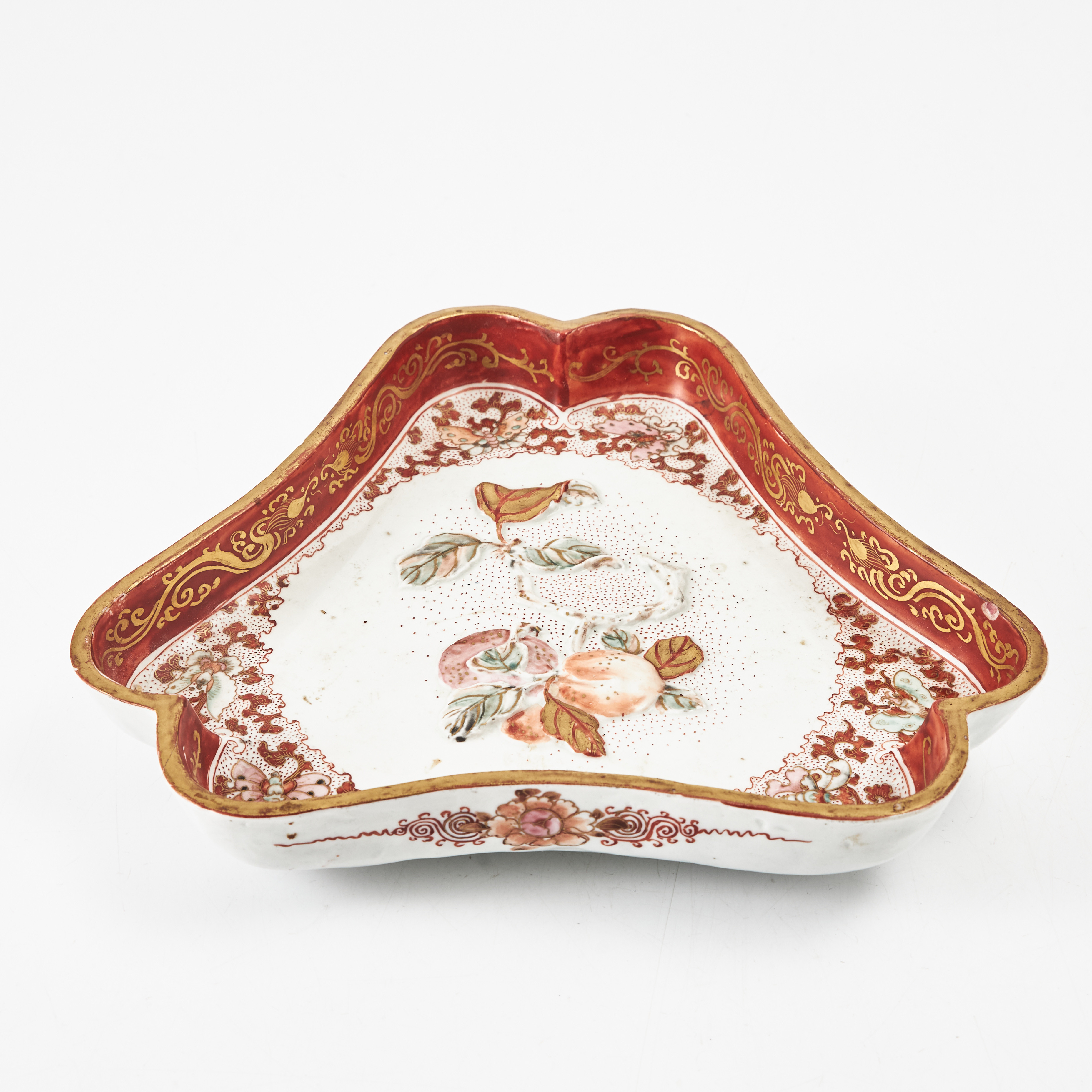 FAT, porslin, Japan, 1900-talets början, Kutani, triangulär form, dekor av frukt i relief, detaljer och bård i guld, märke.