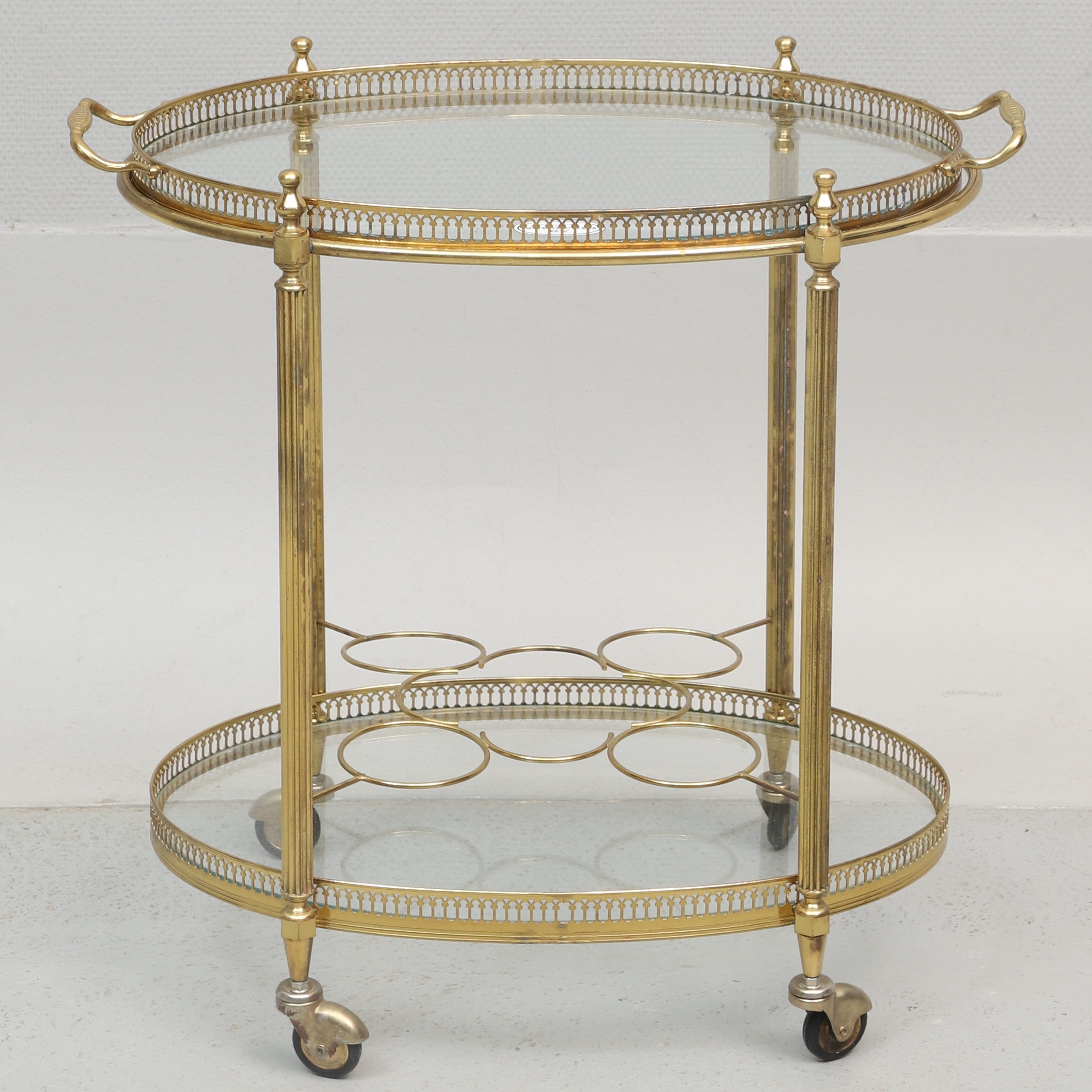 SERVERINGSVAGN/DRINKVAGN, mässing och glas, 1900-talets andra hälft.