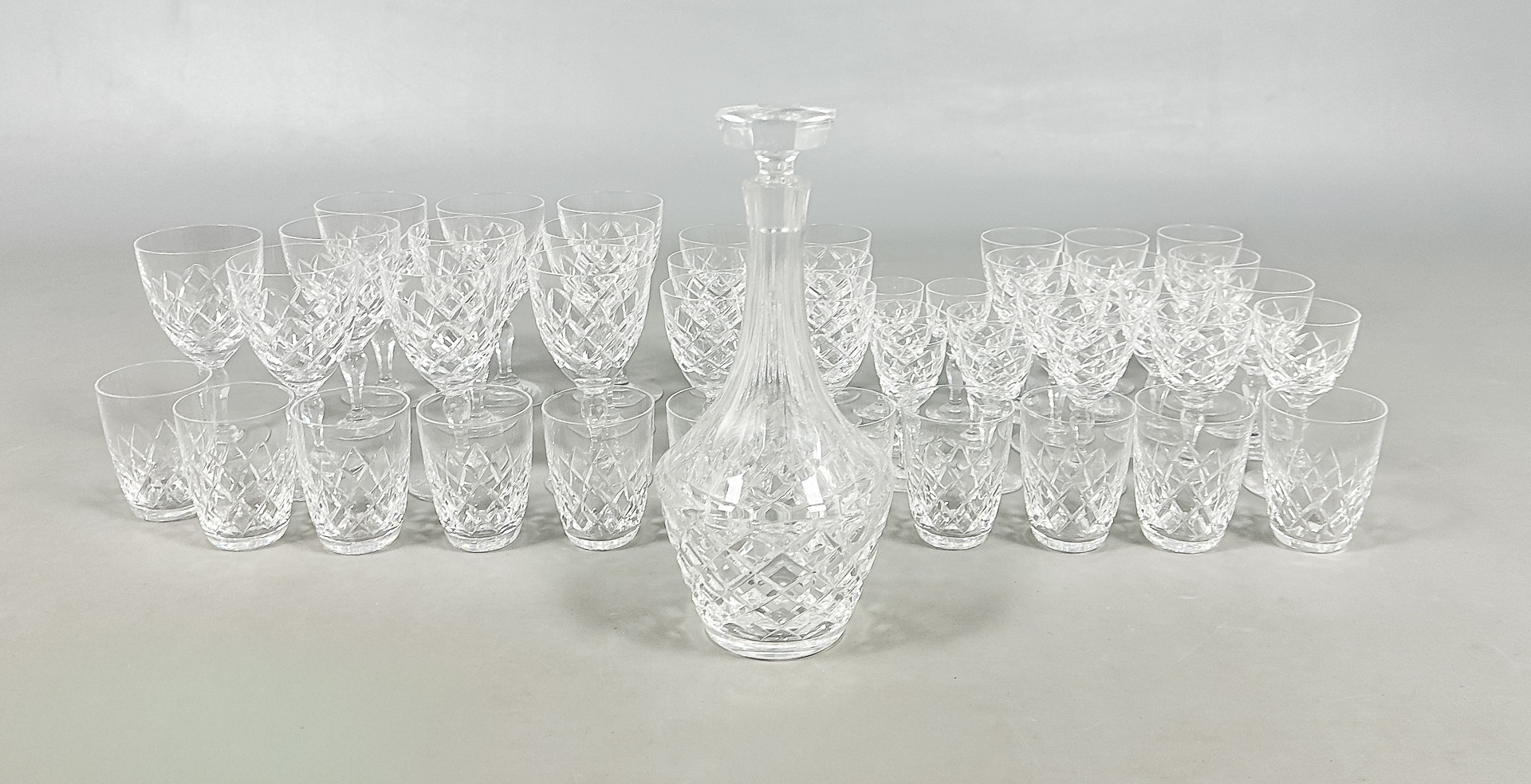 GUNNAR CYRÉN. GLASSERVIS, 46 delar, "Karolina", Orrefors.