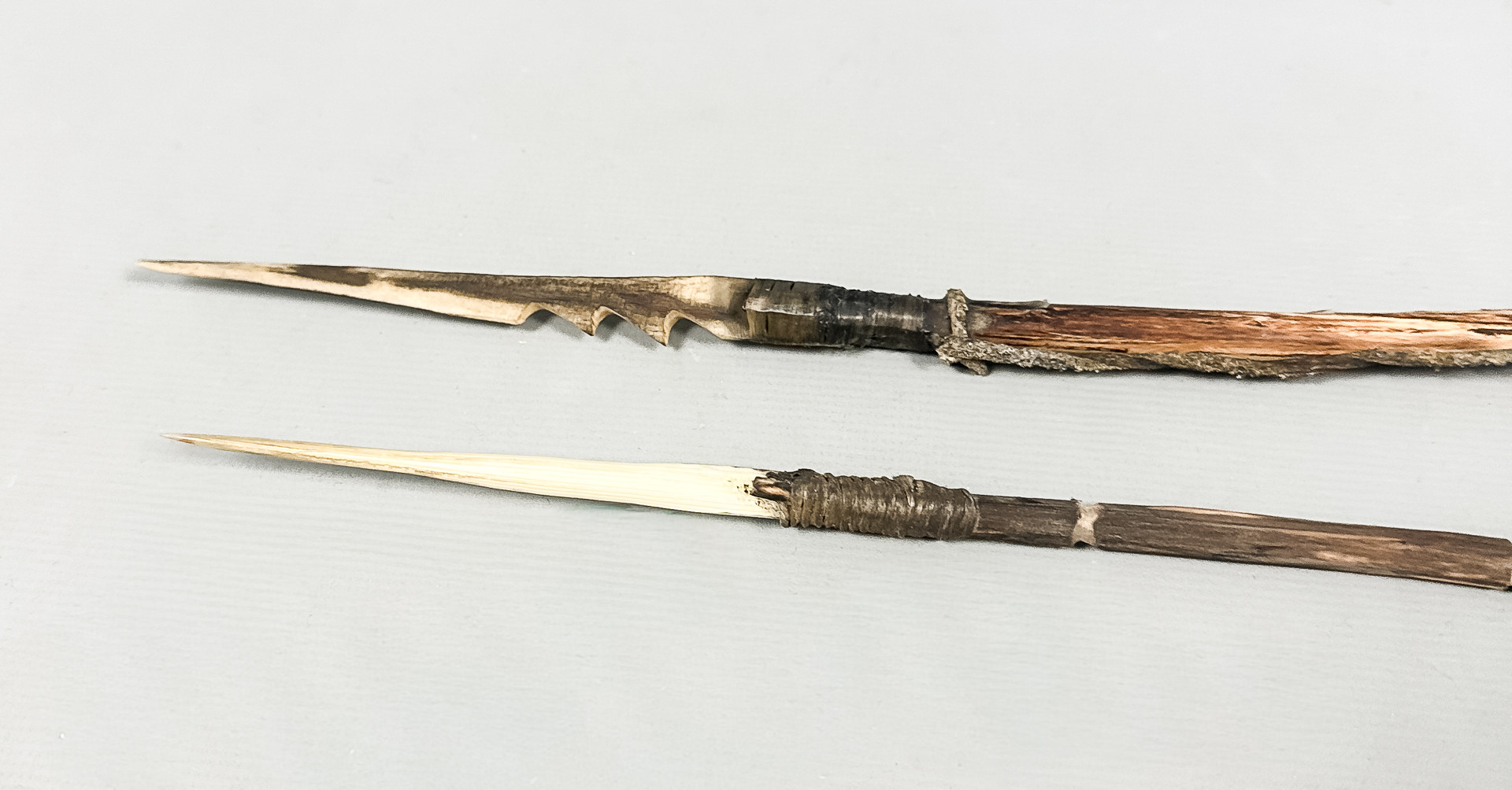 HARPUNPILAR, 2 st, Trä och horn, troligen Grönland, 18/1900-tal.