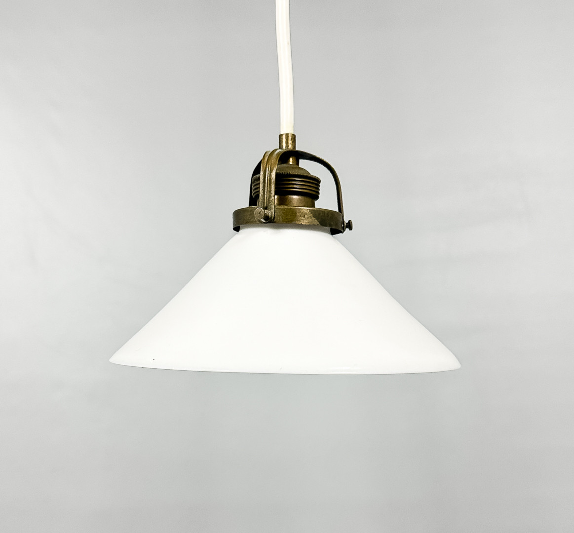 SKOMAKARLAMPA, glas, 1900-tal.