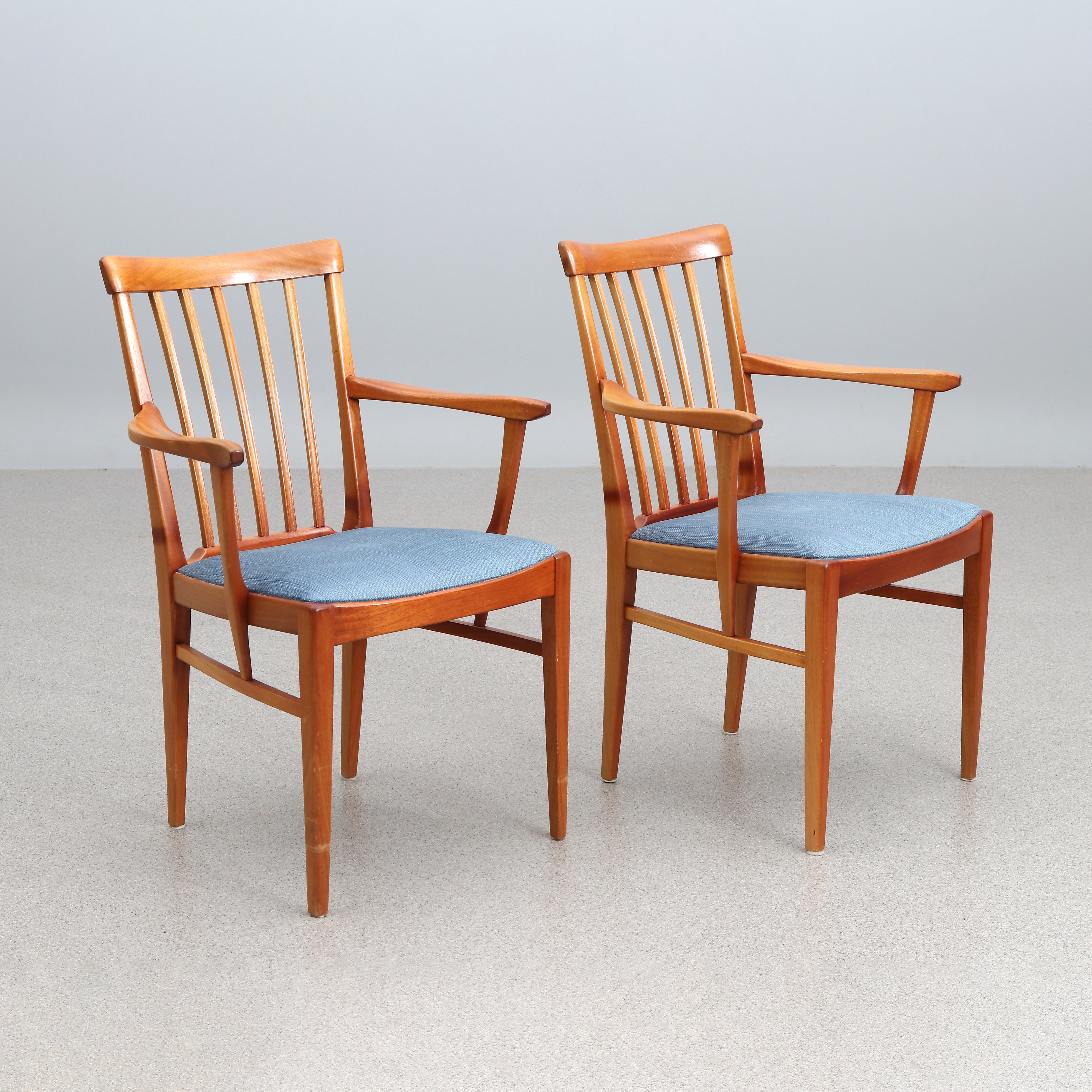 CARL MALMSTEN. KARMSTOLAR, ETT PAR. Teak. "Herrgården". Bodafors, omärkta.