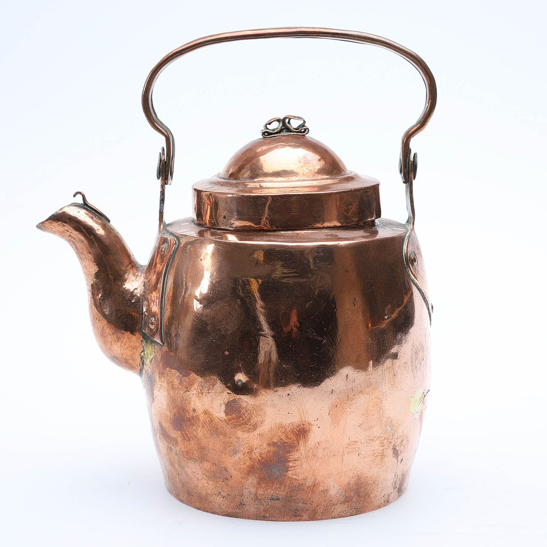 KAFFEKANNA. Koppar, mustasch -och hjärtfäste, 1800 -tal.